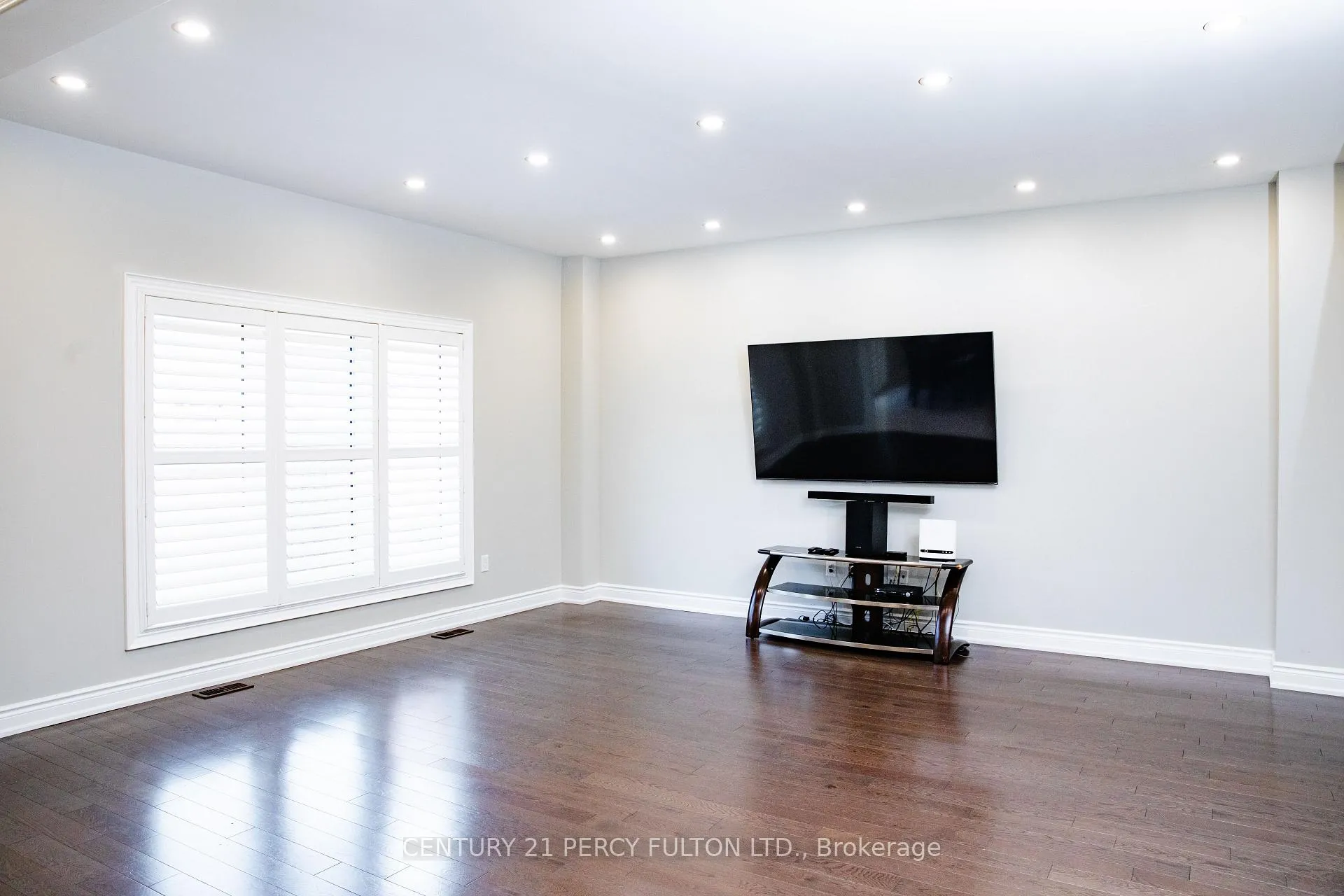 Photo 5 of 31 Bruce Cameron Drive, Clarington, Bowmanville — HOMEH