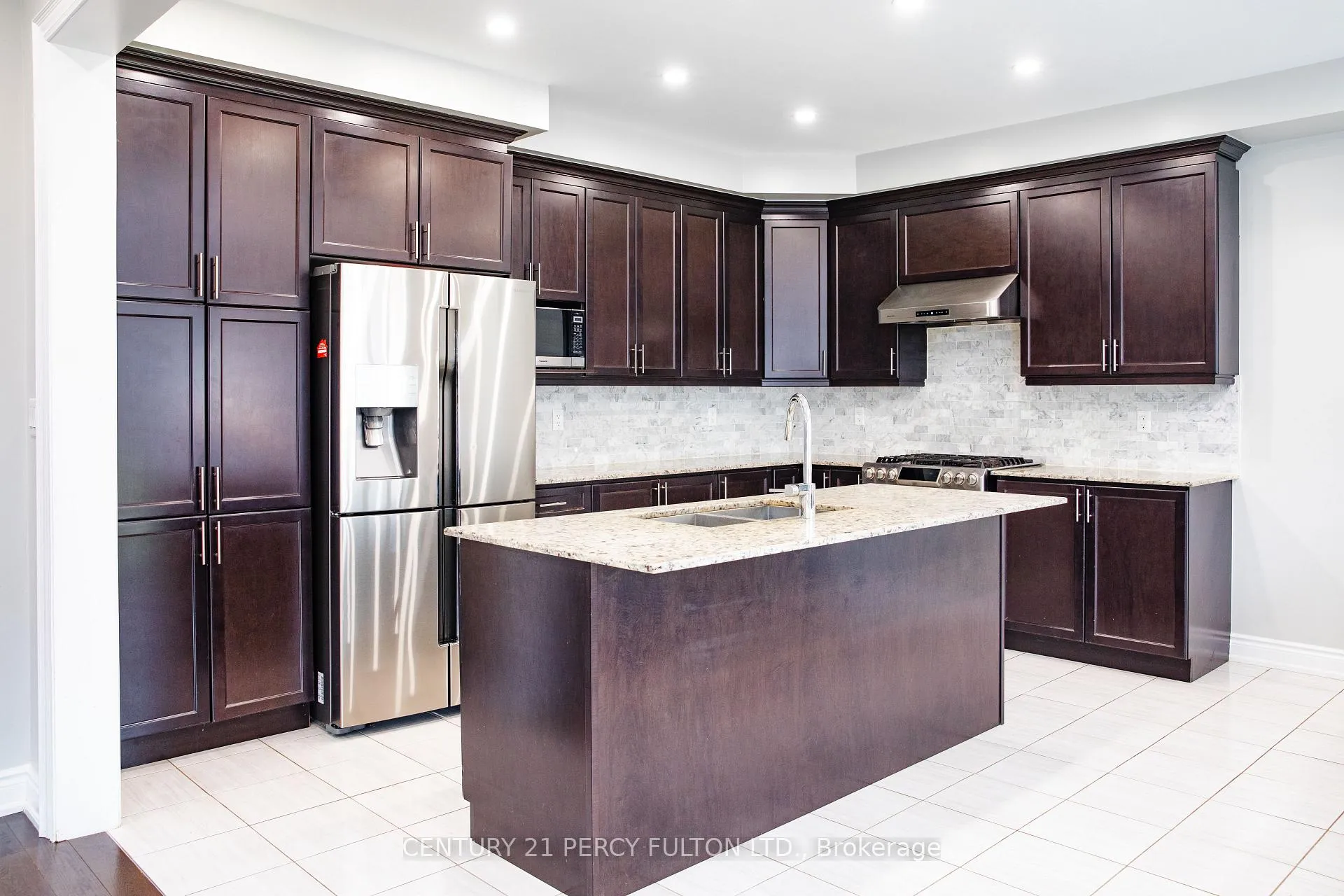 Photo 6 of 31 Bruce Cameron Drive, Clarington, Bowmanville — HOMEH
