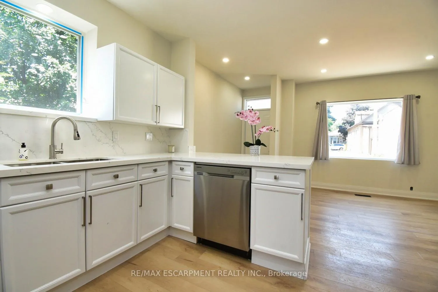 Photo 6 of 126 Evans Street, Hamilton, Landsdale — HOMEH