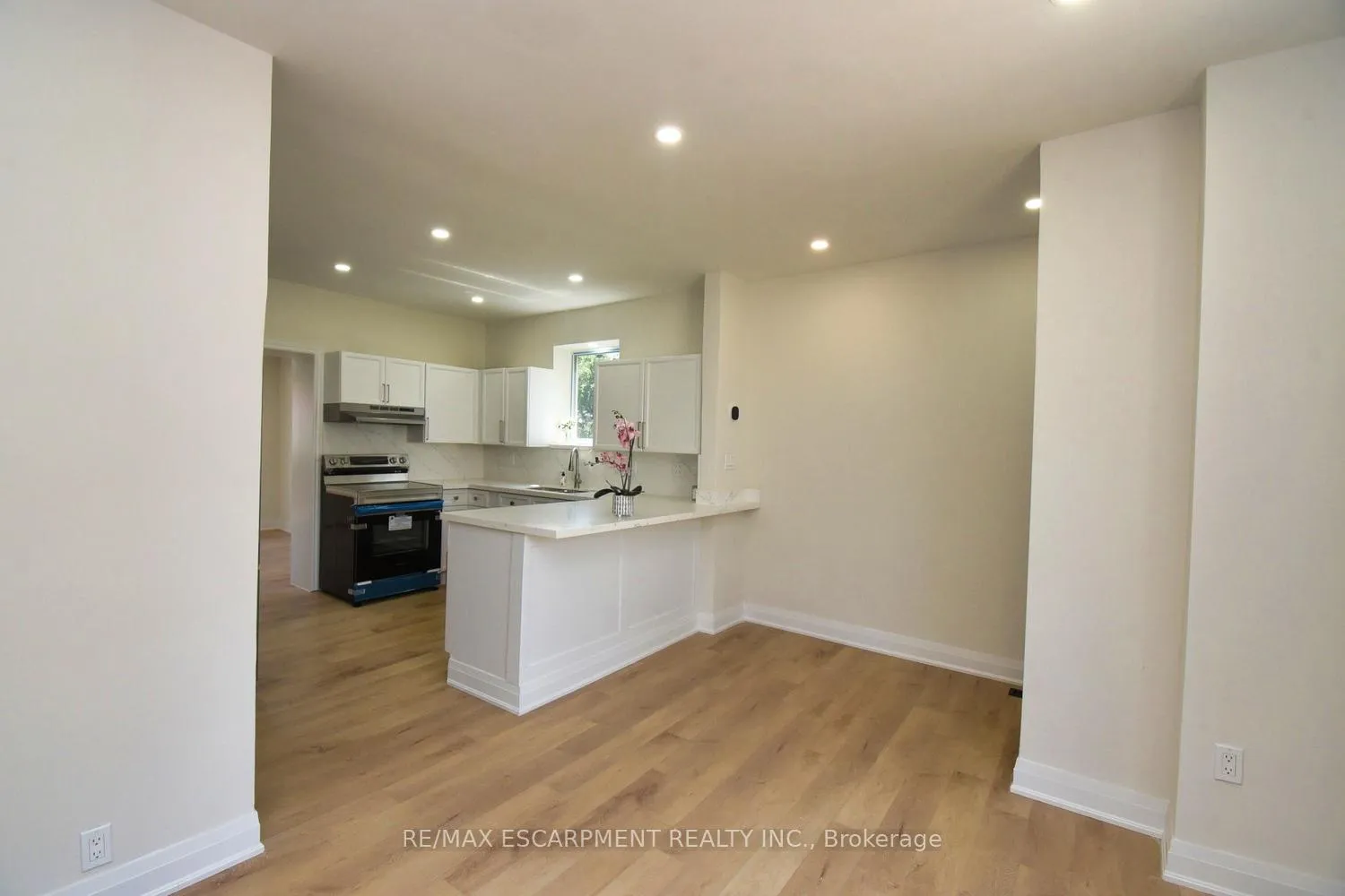 Photo 7 of 126 Evans Street, Hamilton, Landsdale — HOMEH