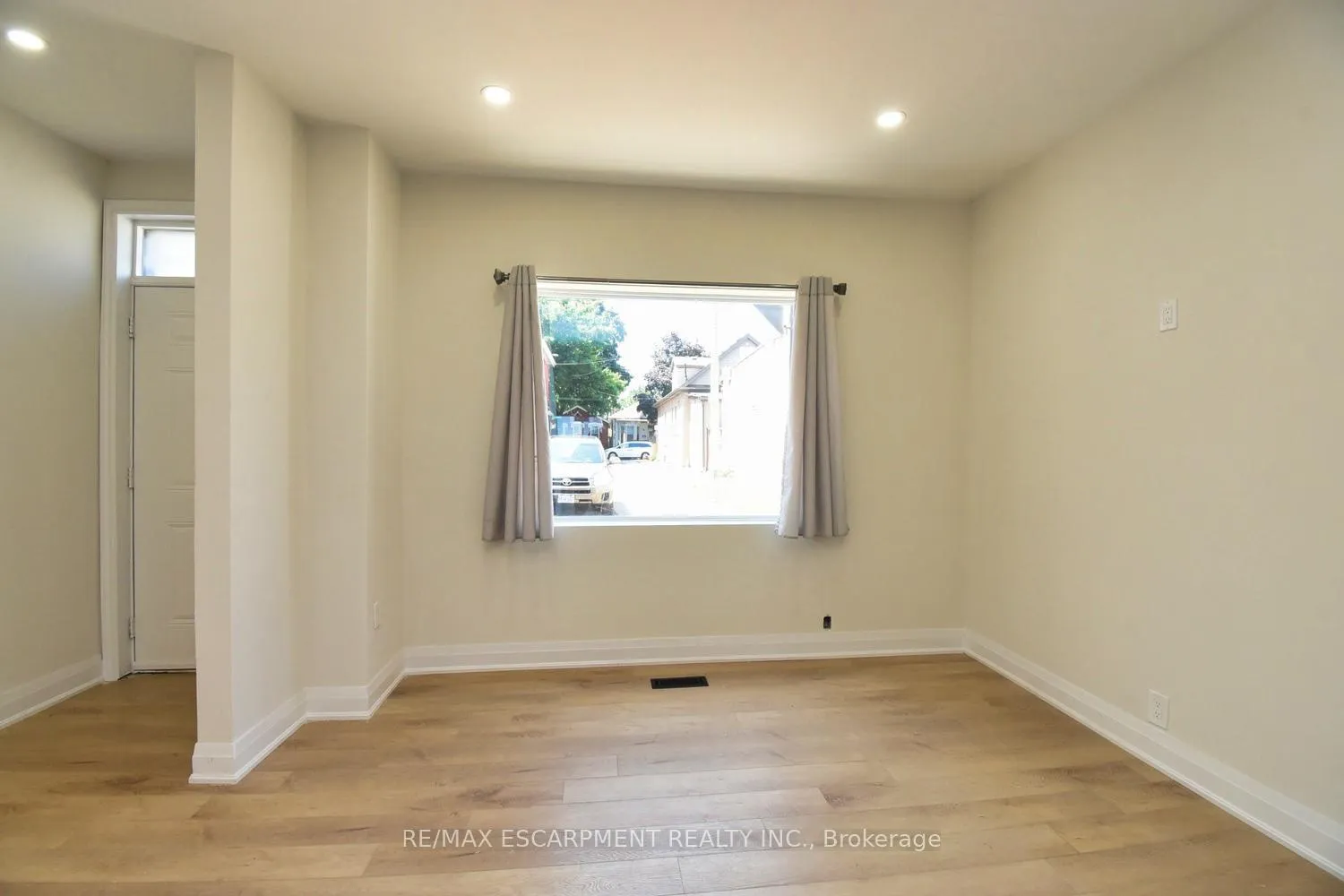 Photo 8 of 126 Evans Street, Hamilton, Landsdale — HOMEH