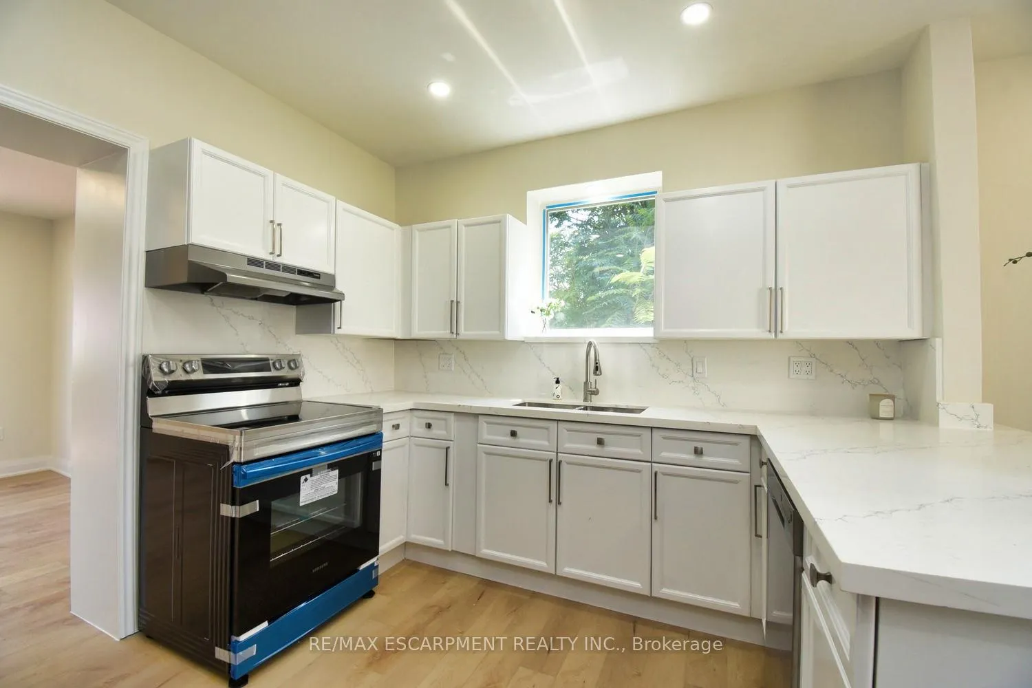 Photo 12 of 126 Evans Street, Hamilton, Landsdale — HOMEH