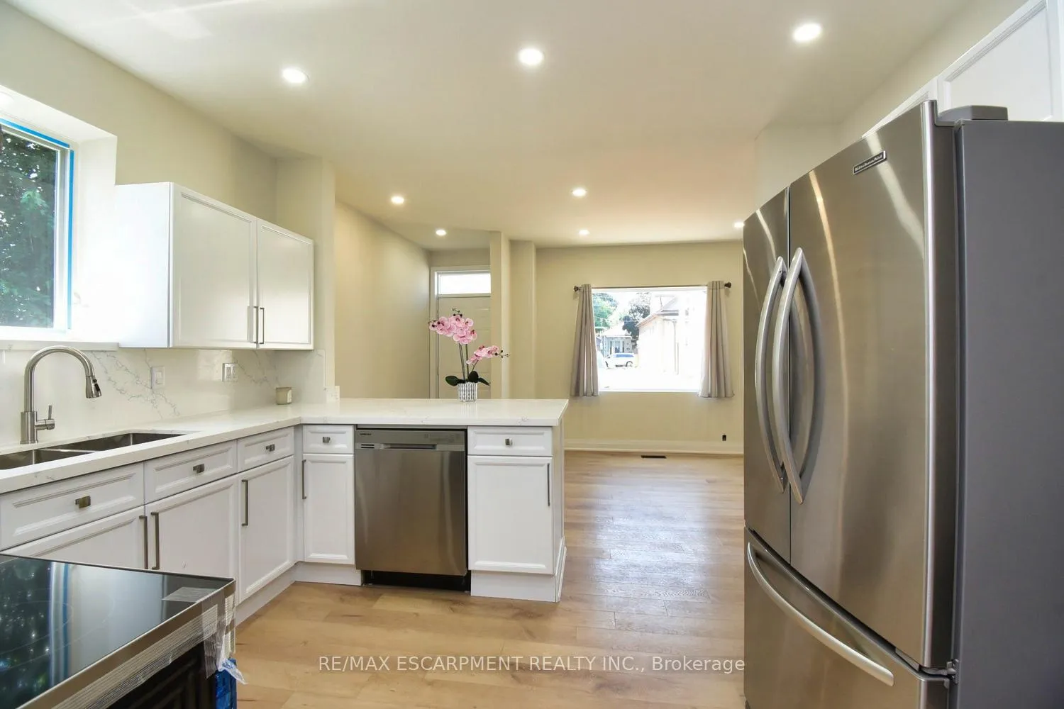 Photo 14 of 126 Evans Street, Hamilton, Landsdale — HOMEH