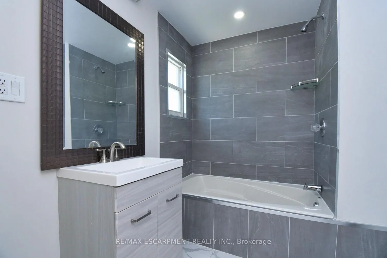 Photo 32 of 126 Evans Street, Hamilton, Landsdale — HOMEH