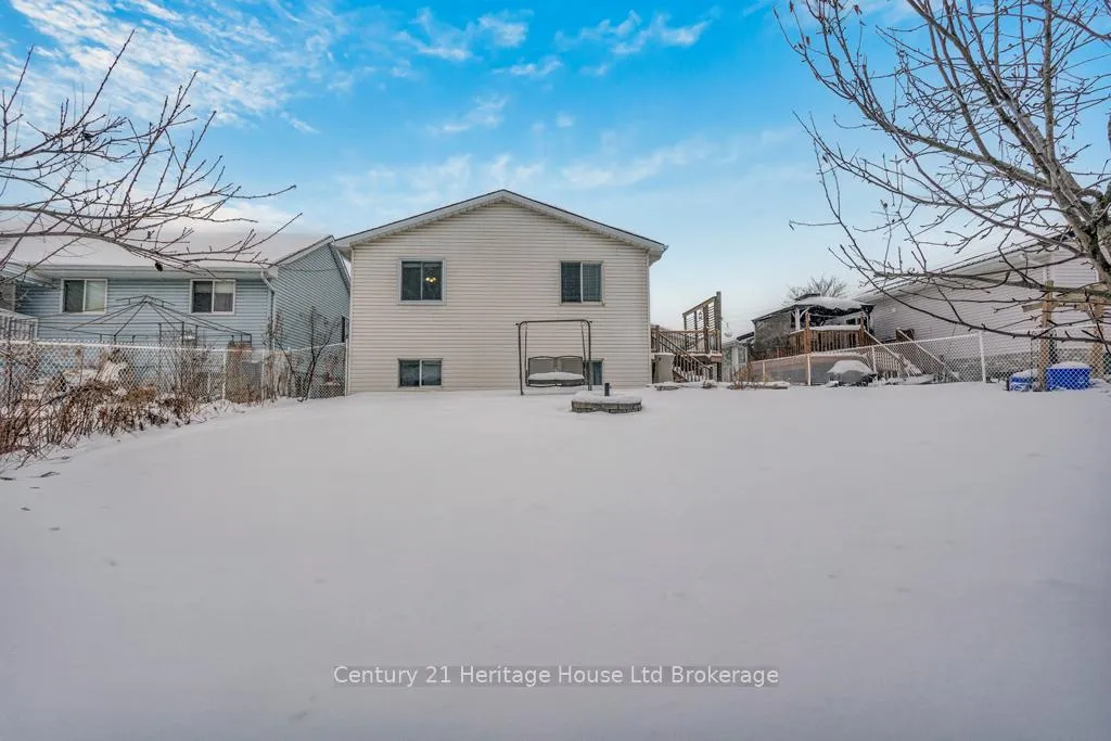 Photo 2 of 17 Beckett Boulevard, Tillsonburg — HOMEH