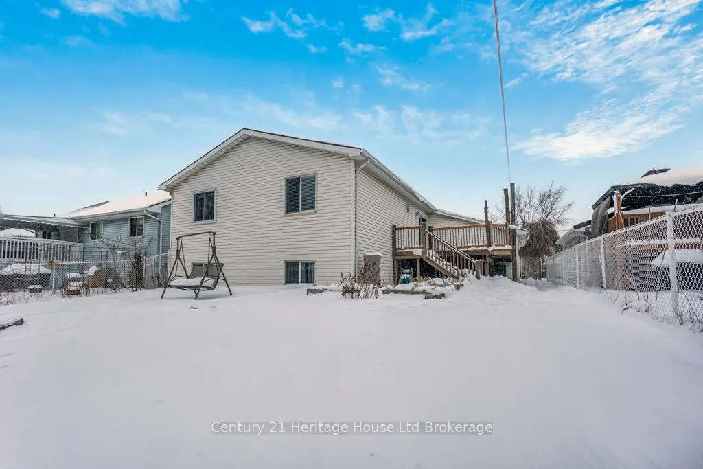 Photo 3 of 17 Beckett Boulevard, Tillsonburg — HOMEH