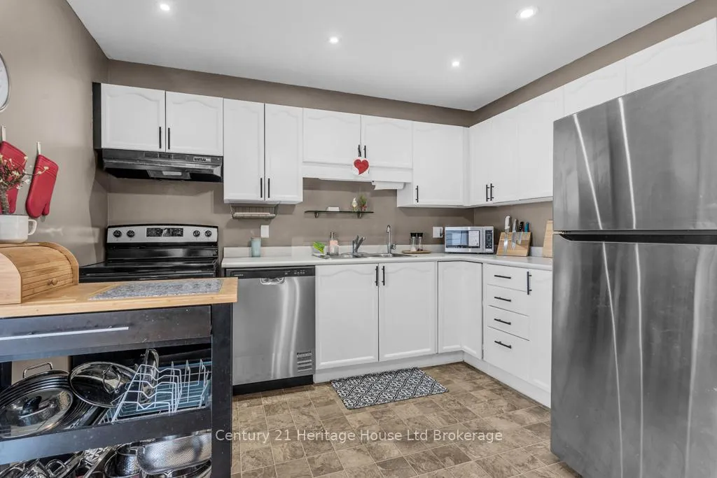 Photo 7 of 17 Beckett Boulevard, Tillsonburg — HOMEH