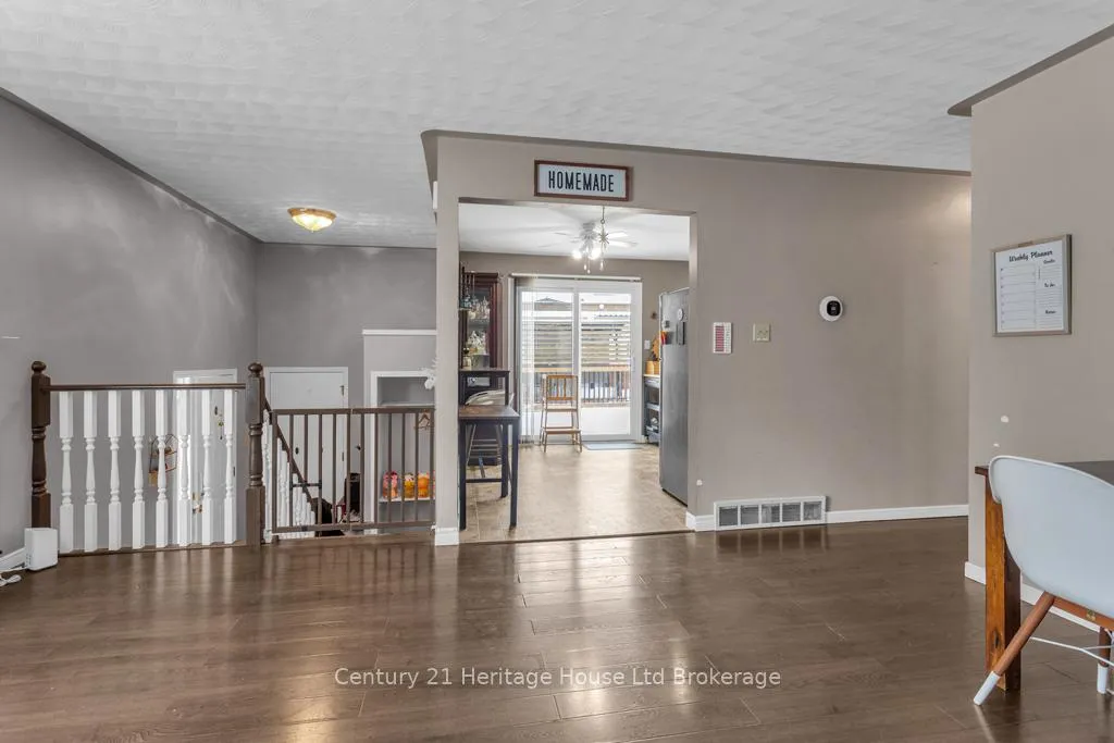 Photo 8 of 17 Beckett Boulevard, Tillsonburg — HOMEH
