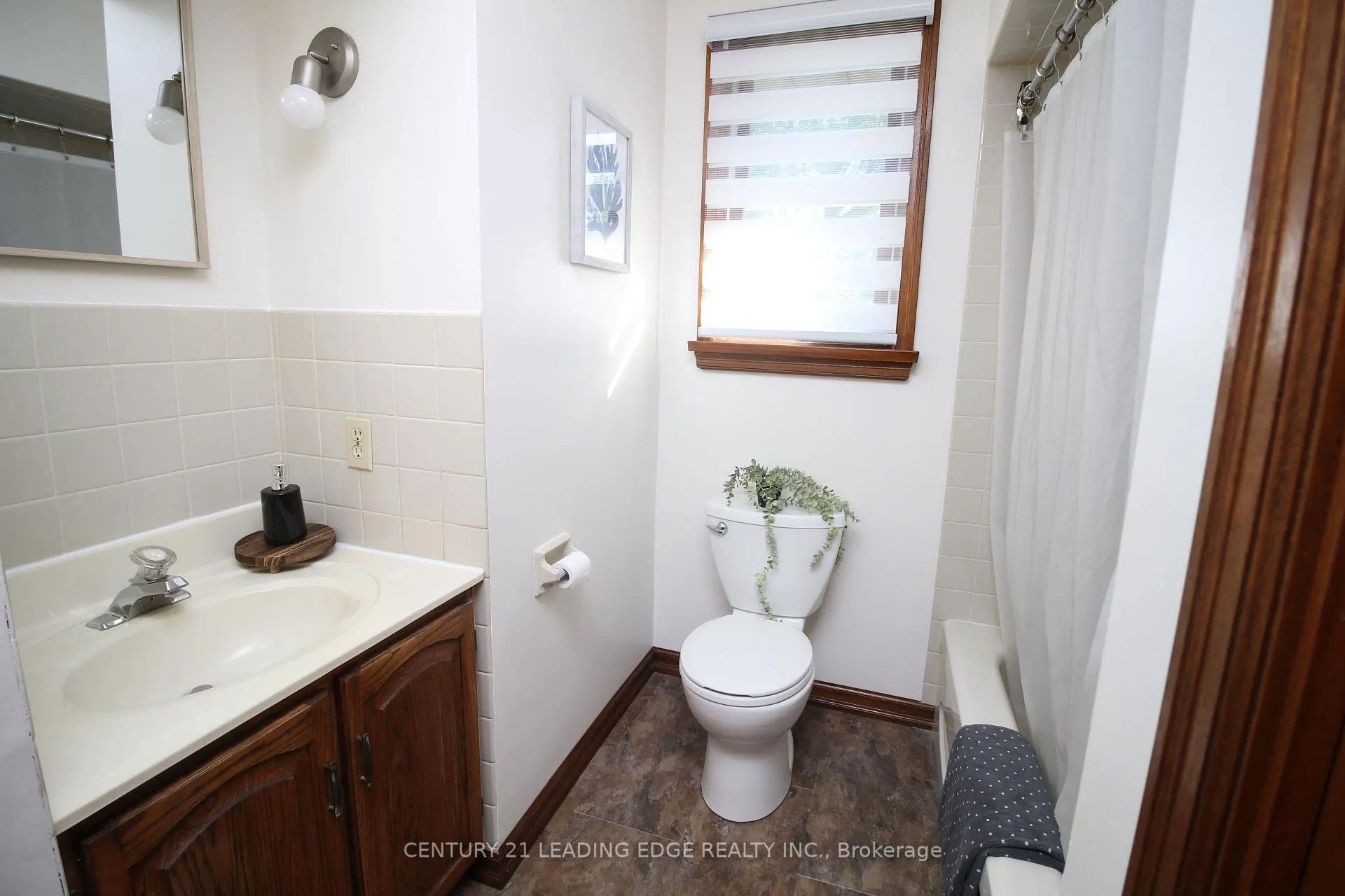 Photo 9 of 121 Northview Avenue, Whitby, Blue Grass Meadows — HOMEH