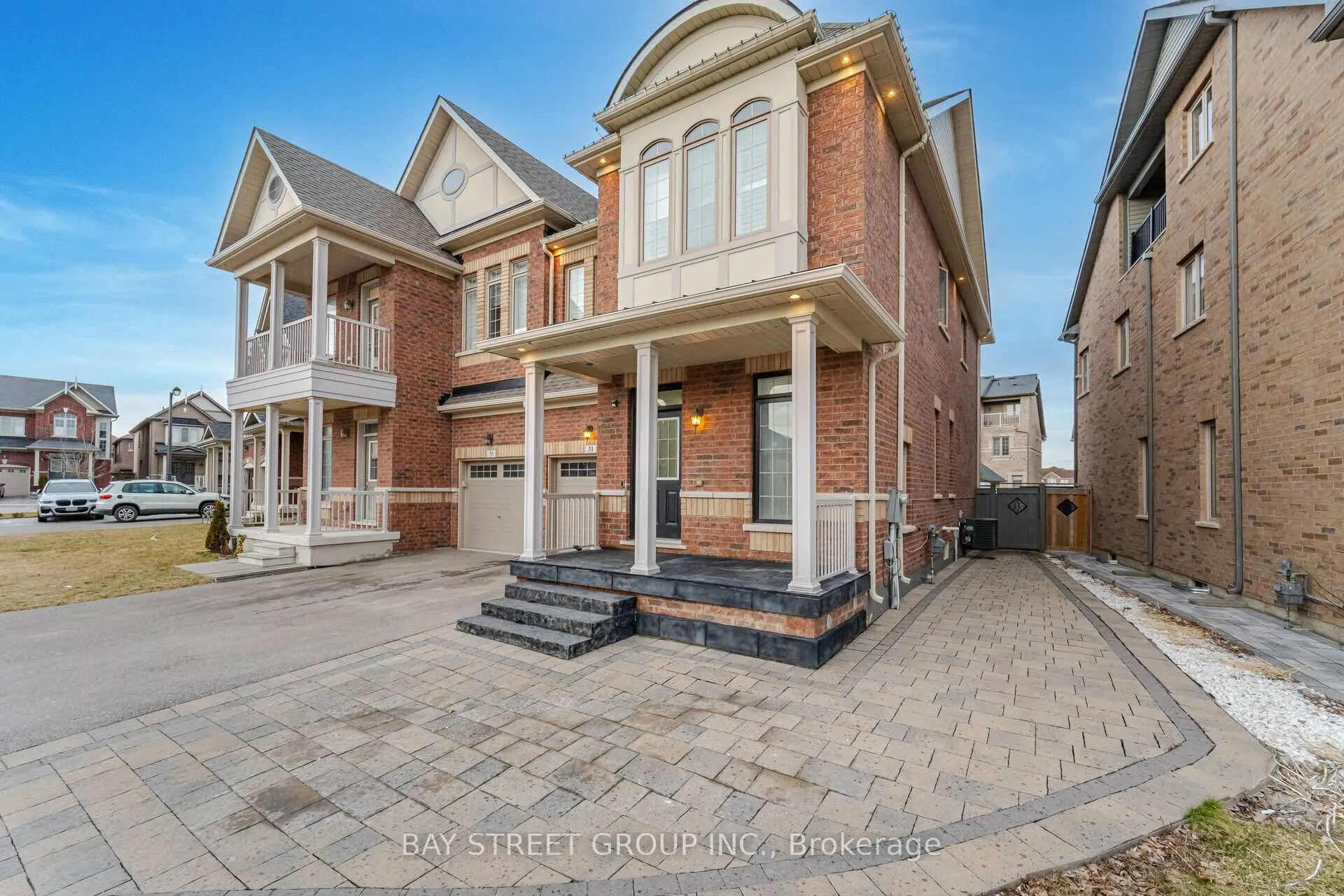 Photo 3 of 31 Aster Drive, Vaughan, Kleinburg — HOMEH