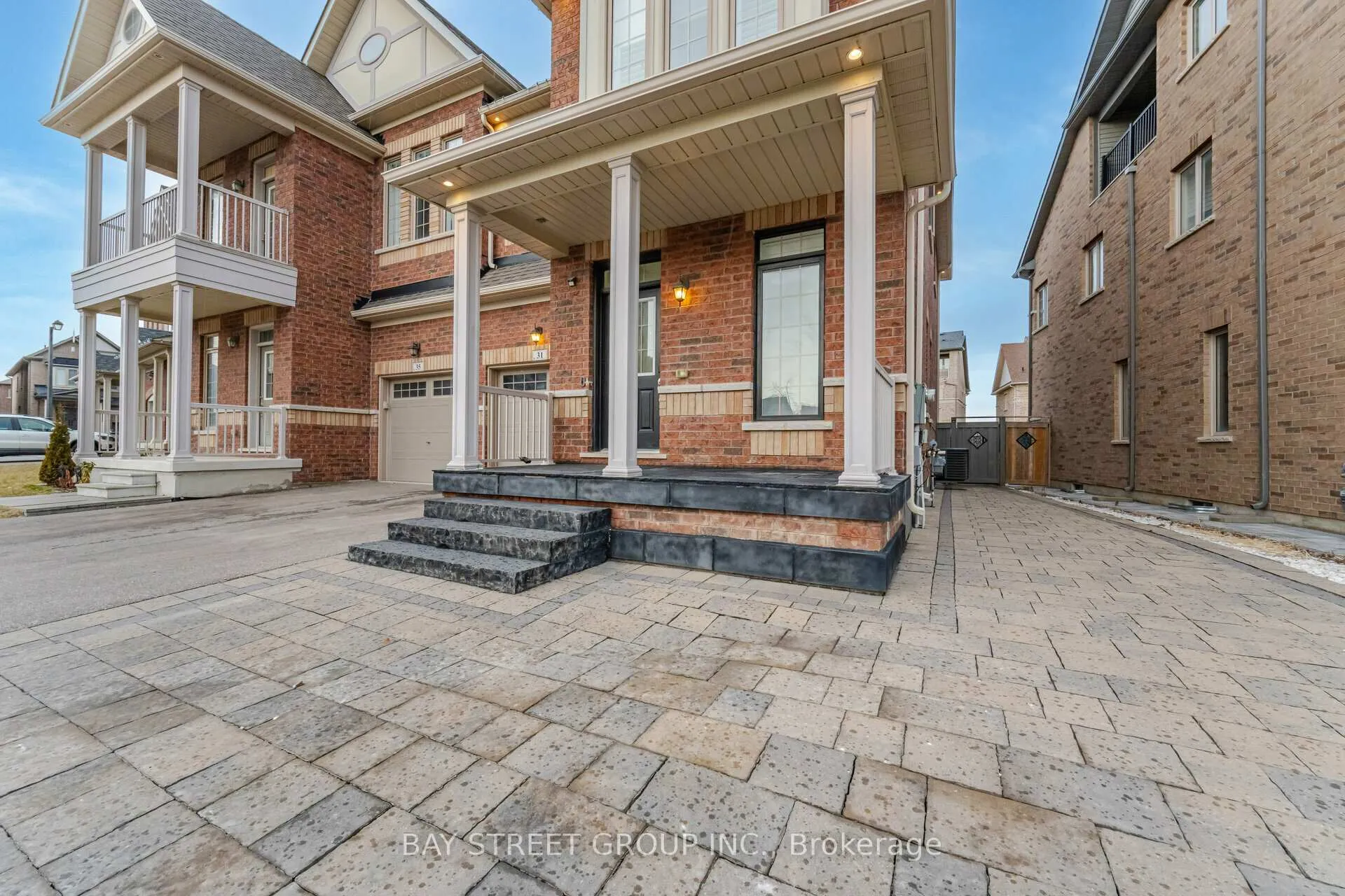 Photo 4 of 31 Aster Drive, Vaughan, Kleinburg — HOMEH