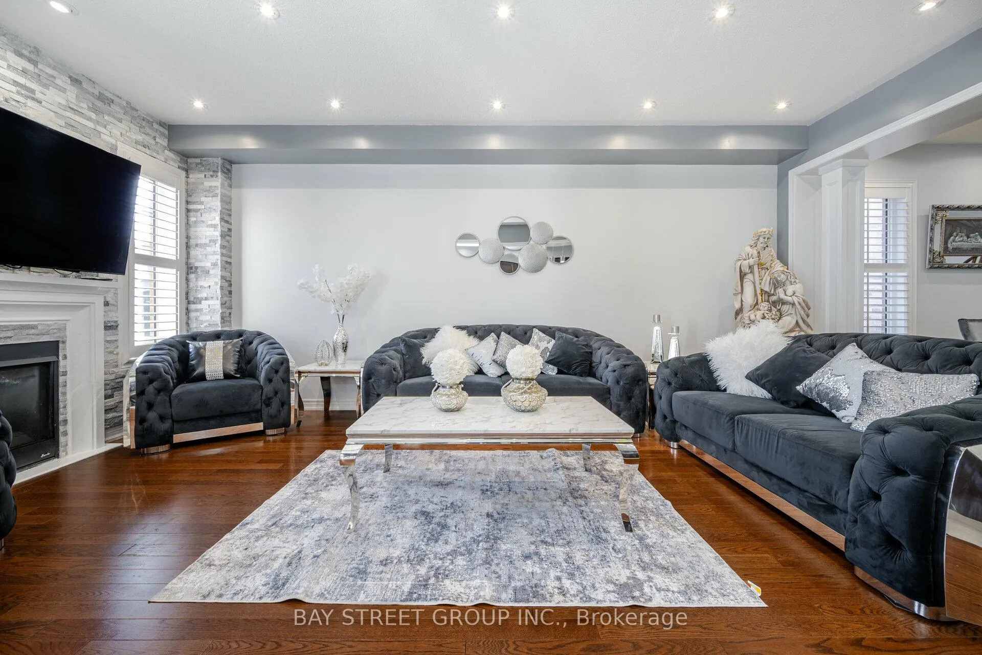 Photo 8 of 31 Aster Drive, Vaughan, Kleinburg — HOMEH