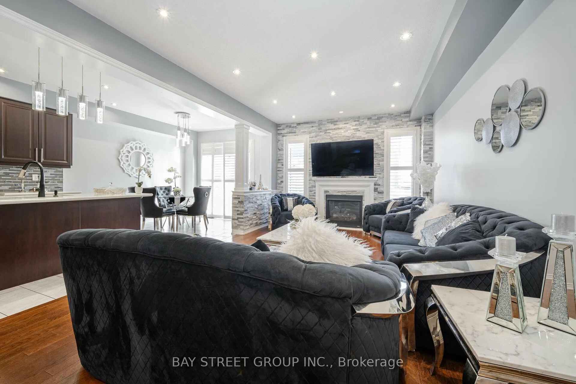 Photo 10 of 31 Aster Drive, Vaughan, Kleinburg — HOMEH