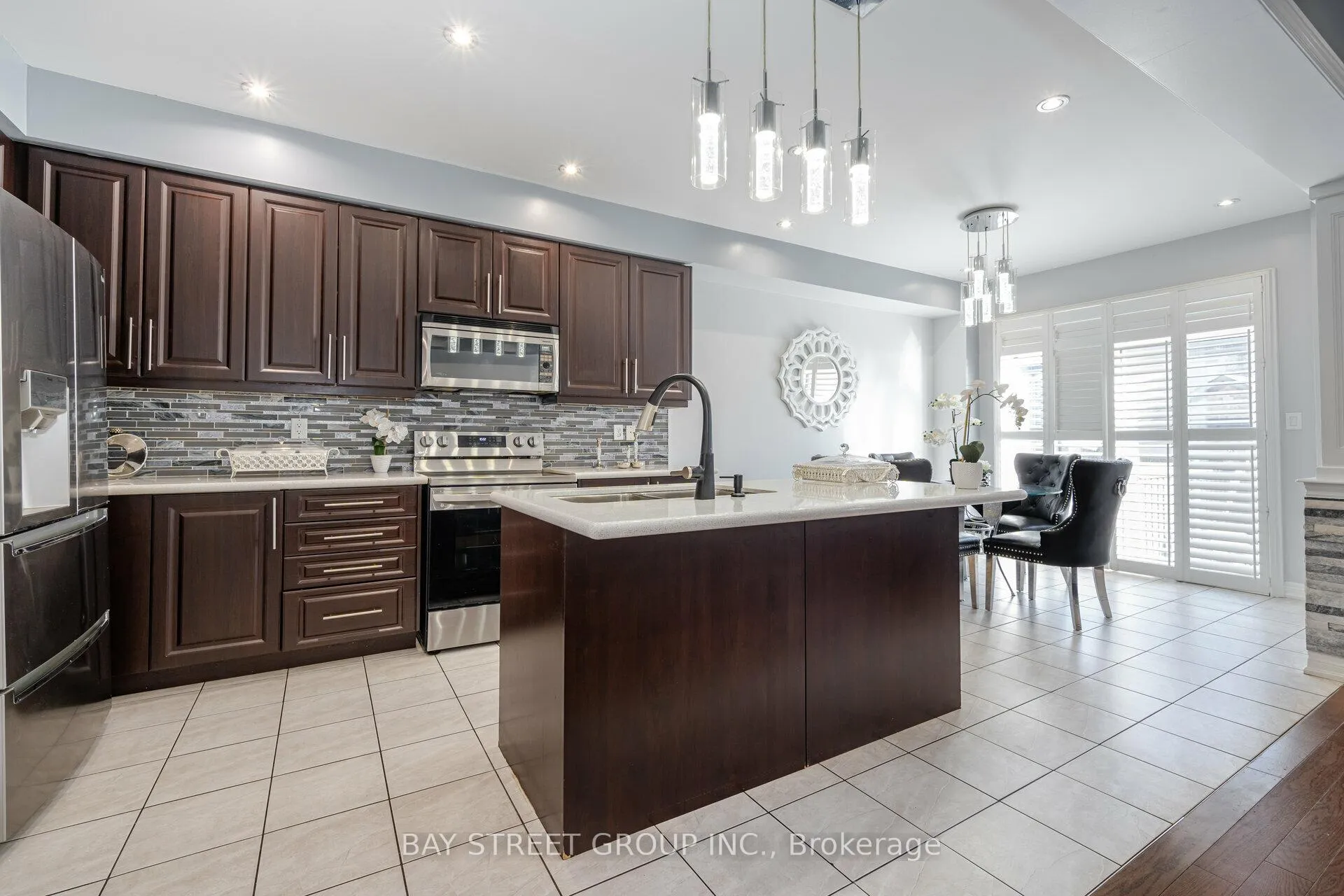 Photo 11 of 31 Aster Drive, Vaughan, Kleinburg — HOMEH