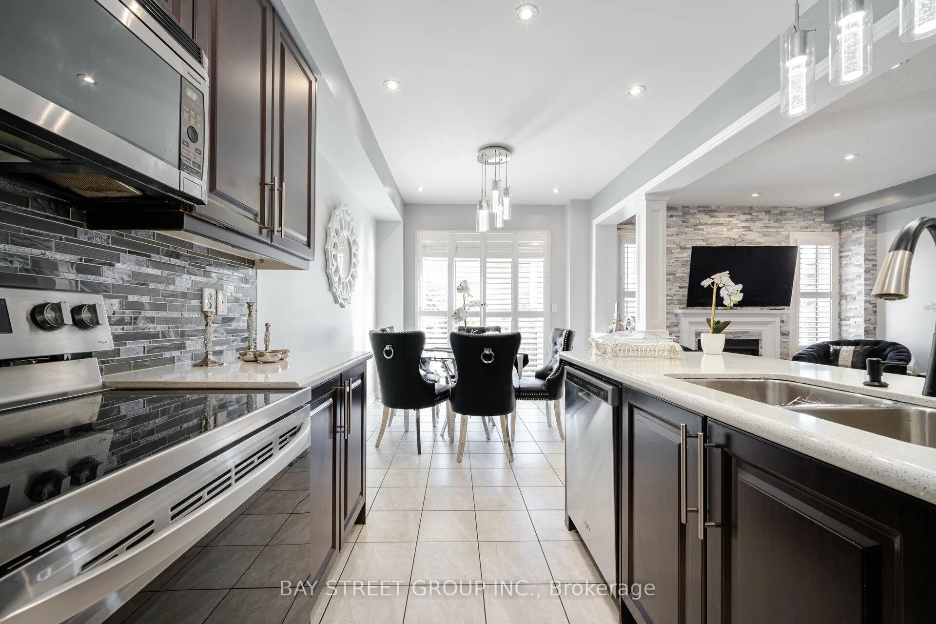 Photo 13 of 31 Aster Drive, Vaughan, Kleinburg — HOMEH