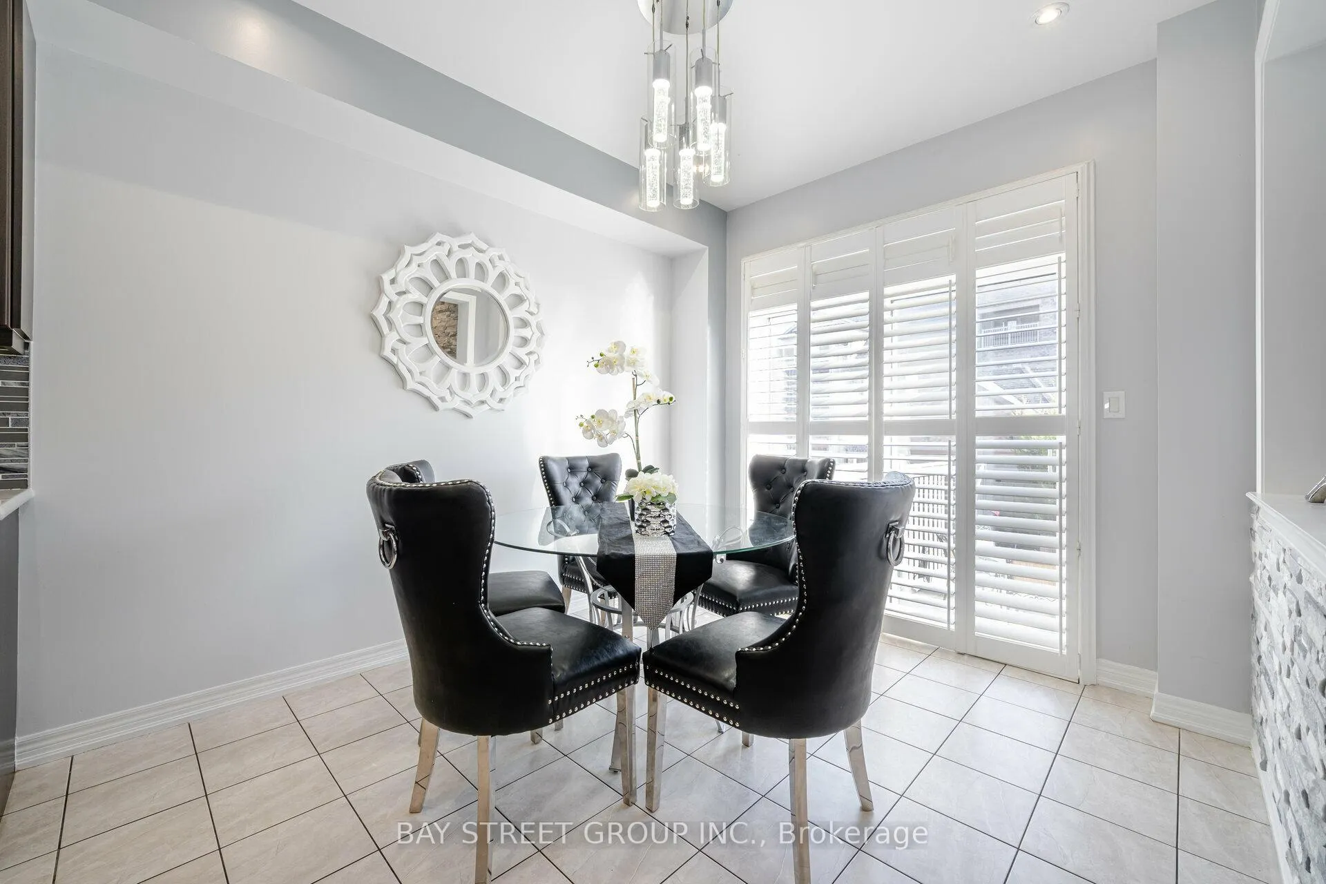 Photo 14 of 31 Aster Drive, Vaughan, Kleinburg — HOMEH