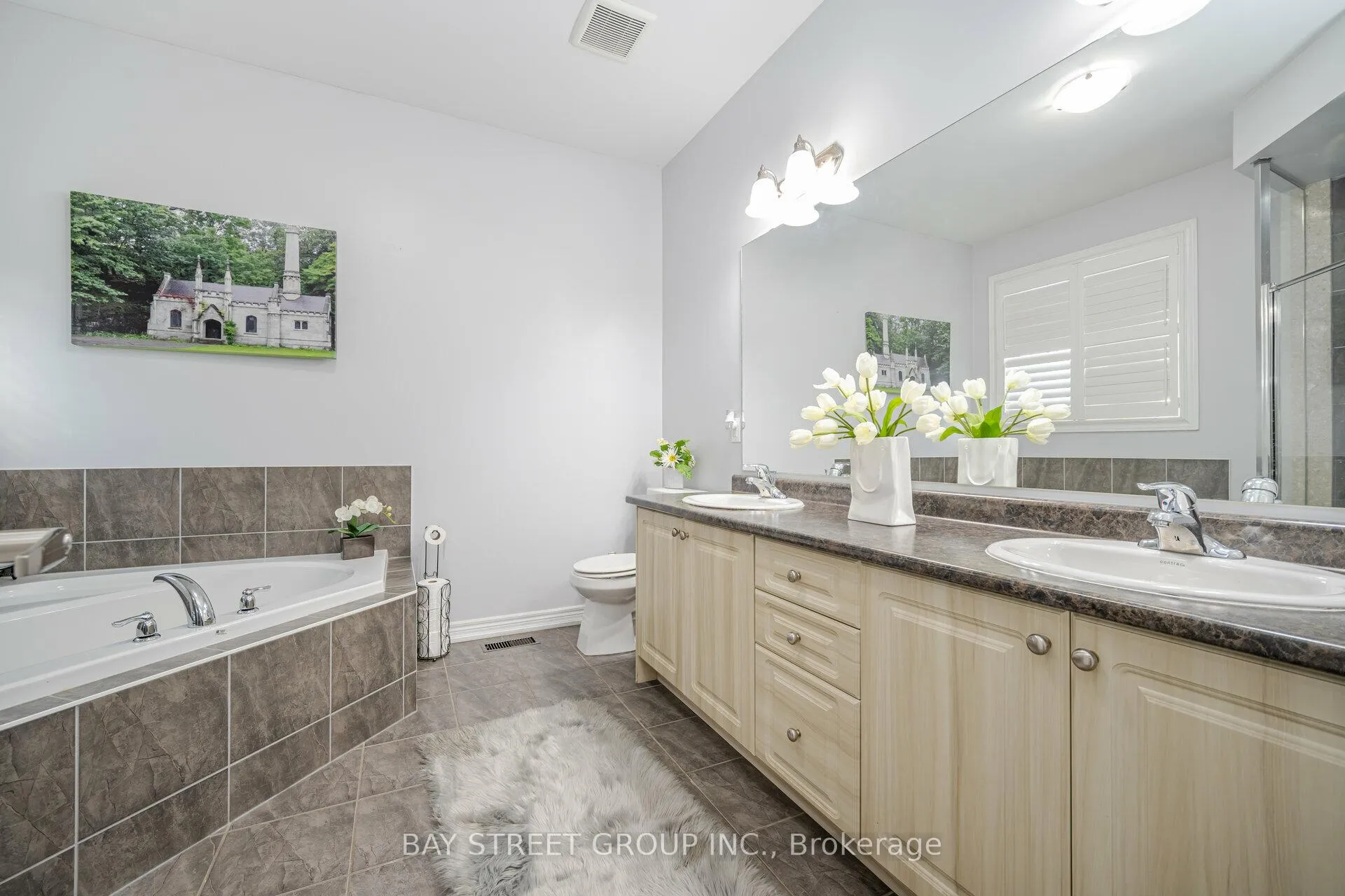 Photo 16 of 31 Aster Drive, Vaughan, Kleinburg — HOMEH