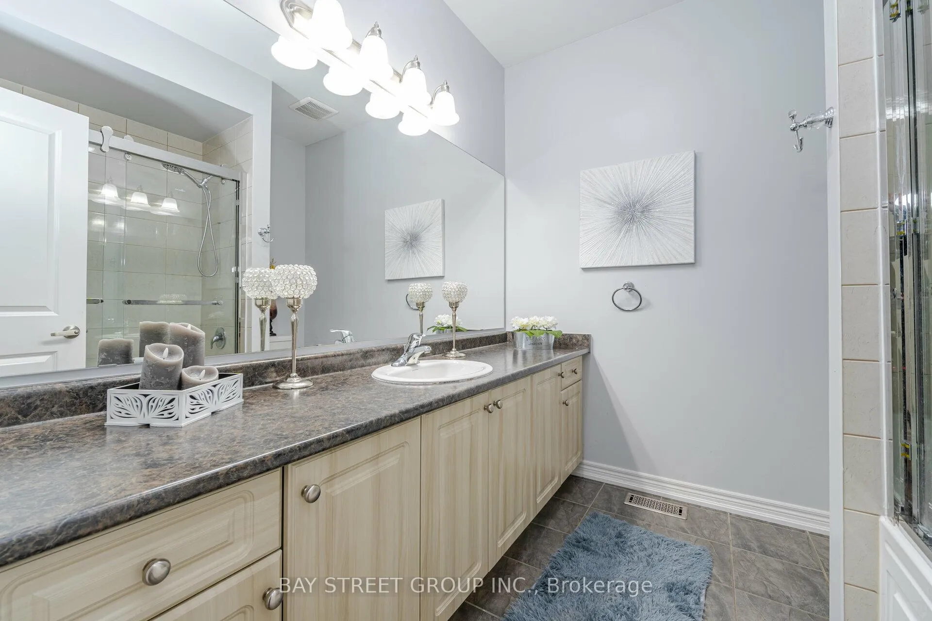 Photo 23 of 31 Aster Drive, Vaughan, Kleinburg — HOMEH