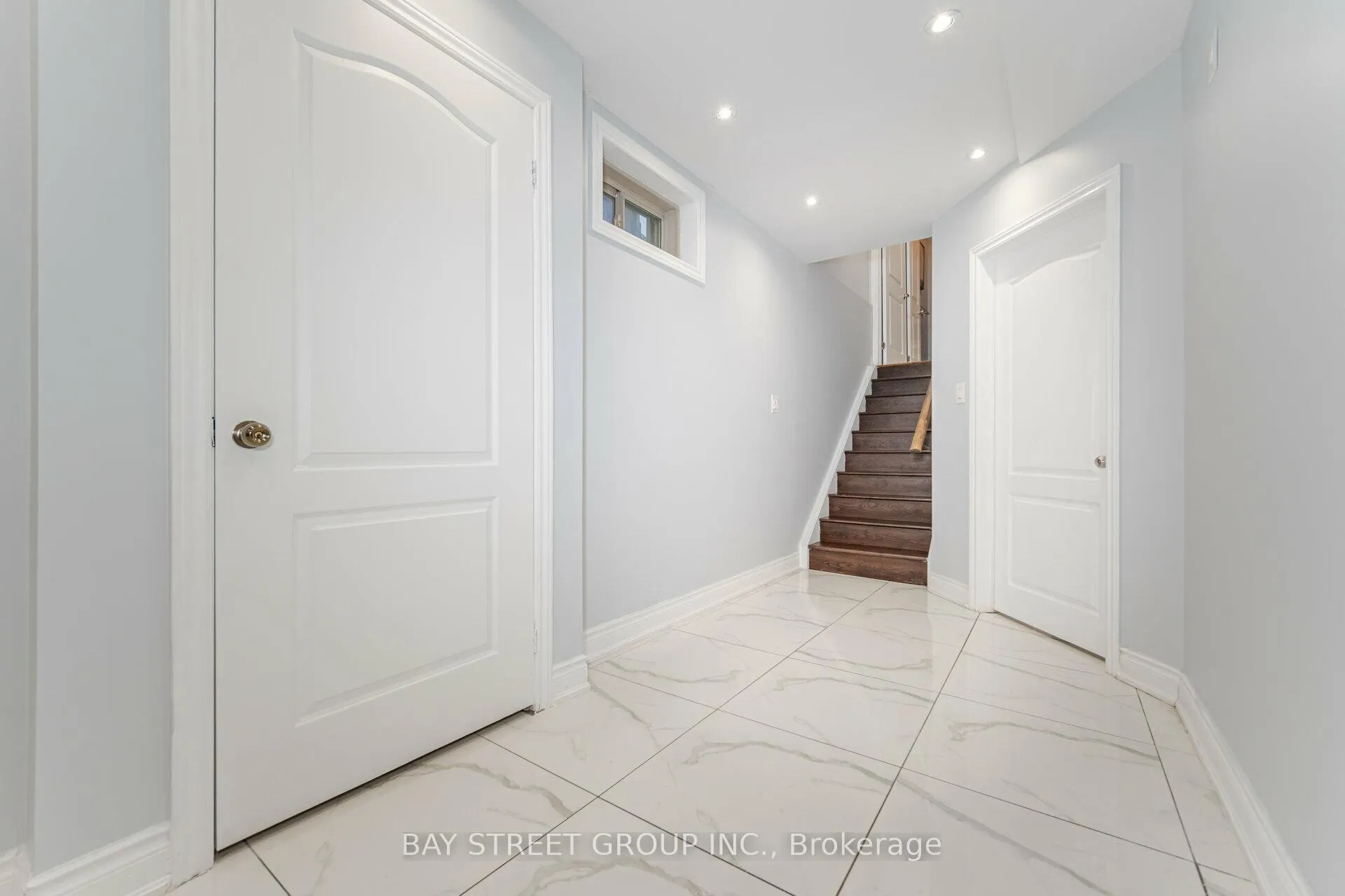 Photo 24 of 31 Aster Drive, Vaughan, Kleinburg — HOMEH