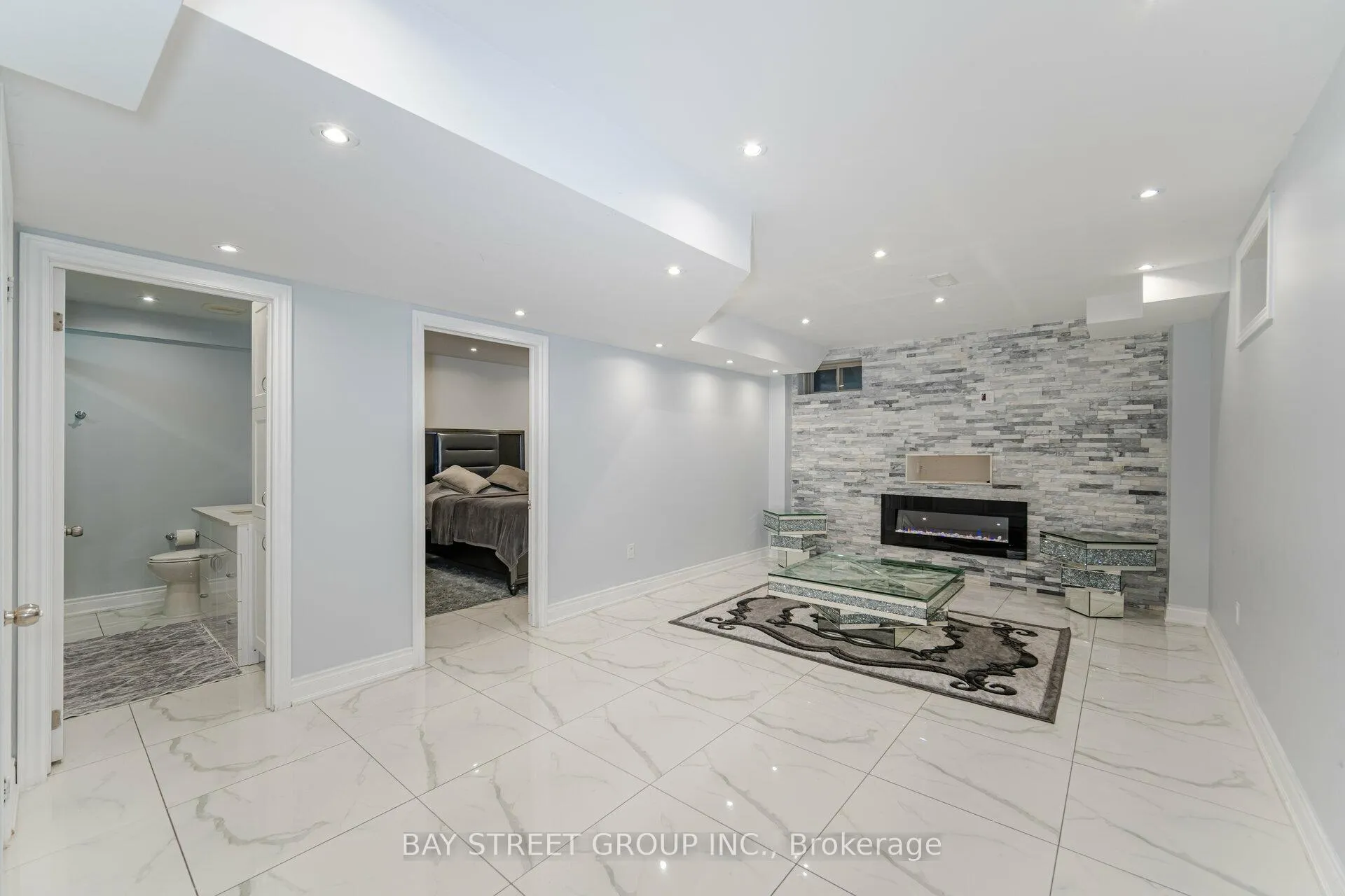 Photo 25 of 31 Aster Drive, Vaughan, Kleinburg — HOMEH