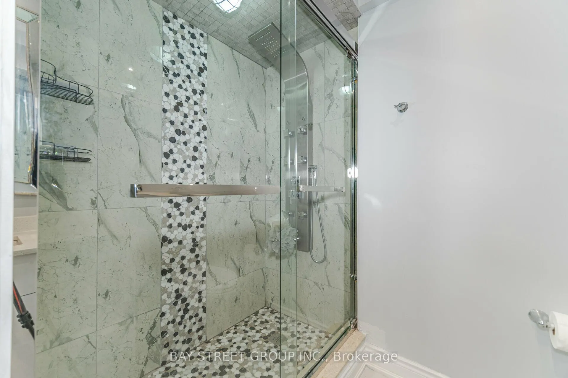 Photo 27 of 31 Aster Drive, Vaughan, Kleinburg — HOMEH