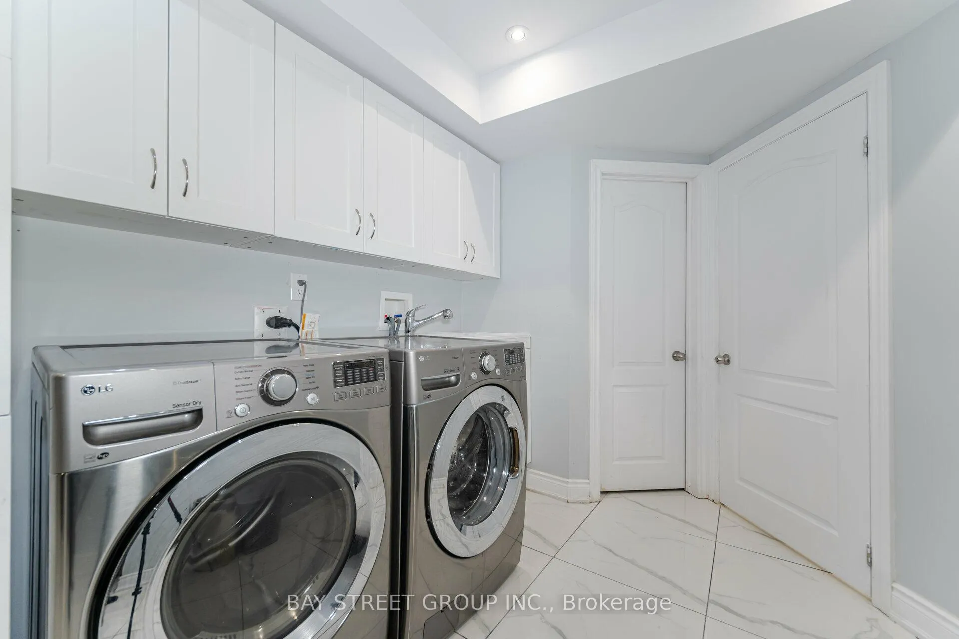 Photo 28 of 31 Aster Drive, Vaughan, Kleinburg — HOMEH