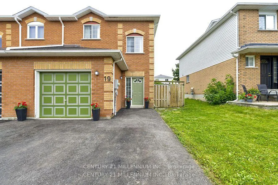 Photo 2 of 19 O'Leary Court, New Tecumseth, Tottenham — HOMEH