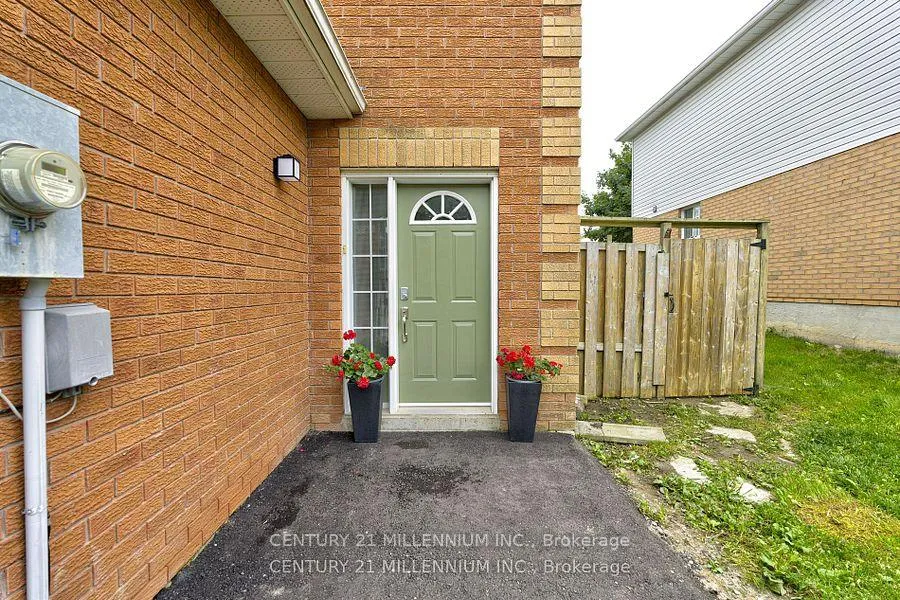 Photo 4 of 19 O'Leary Court, New Tecumseth, Tottenham — HOMEH