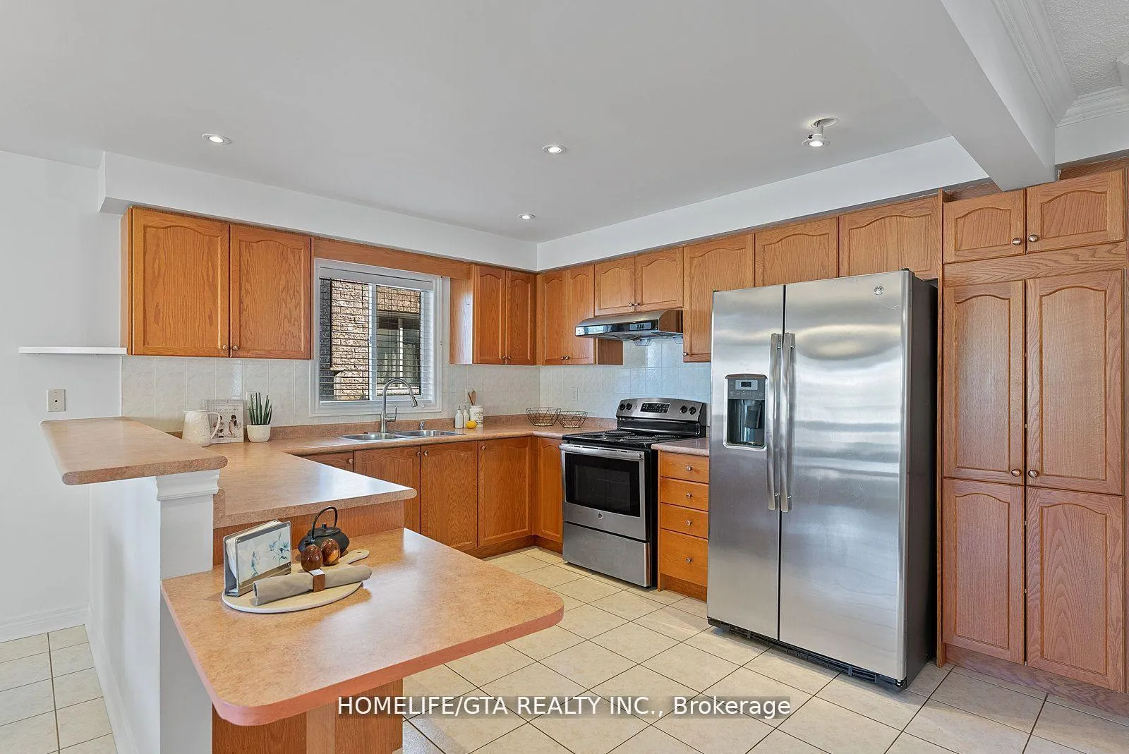 Photo 2 of 264 Stonebridge Drive, Markham, Berczy — HOMEH