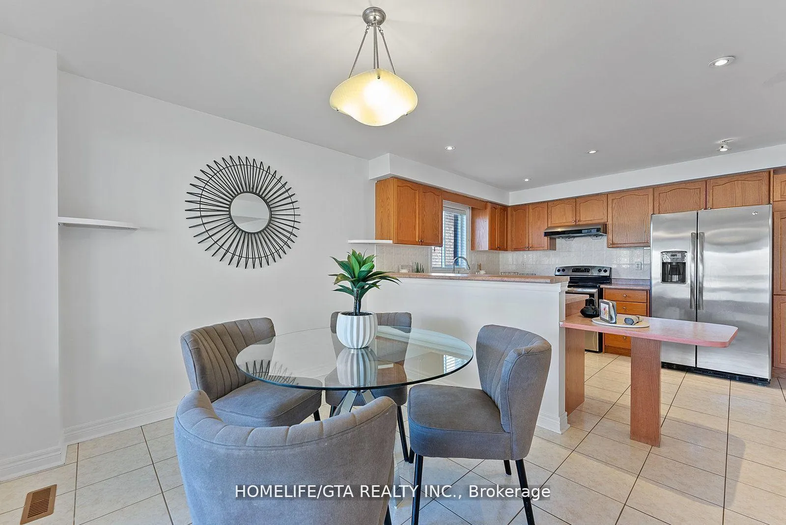 Photo 4 of 264 Stonebridge Drive, Markham, Berczy — HOMEH