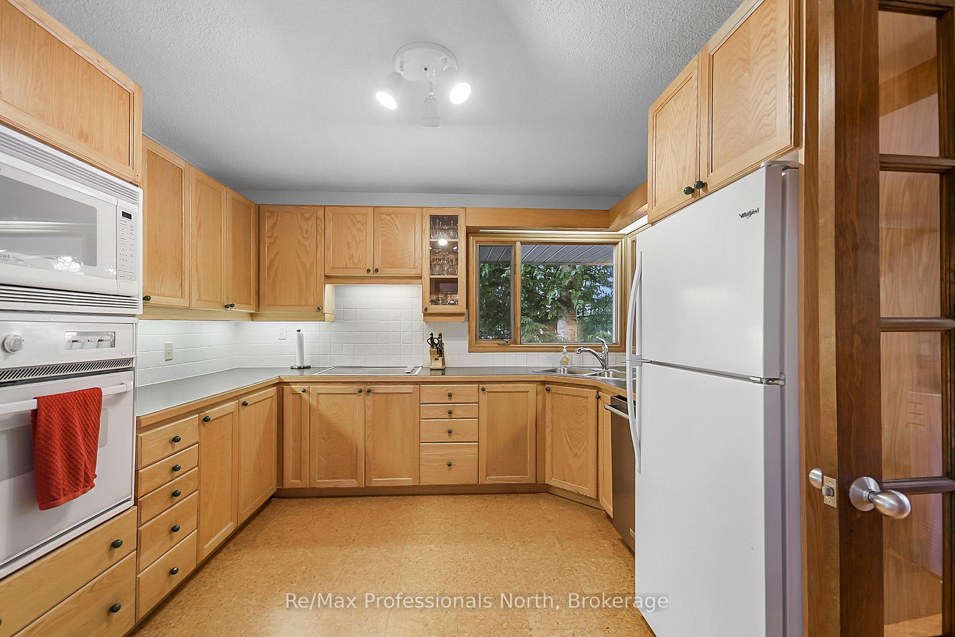 Photo 5 of 3-4 MB Henry Island, Gravenhurst, Muskoka (S) — HOMEH