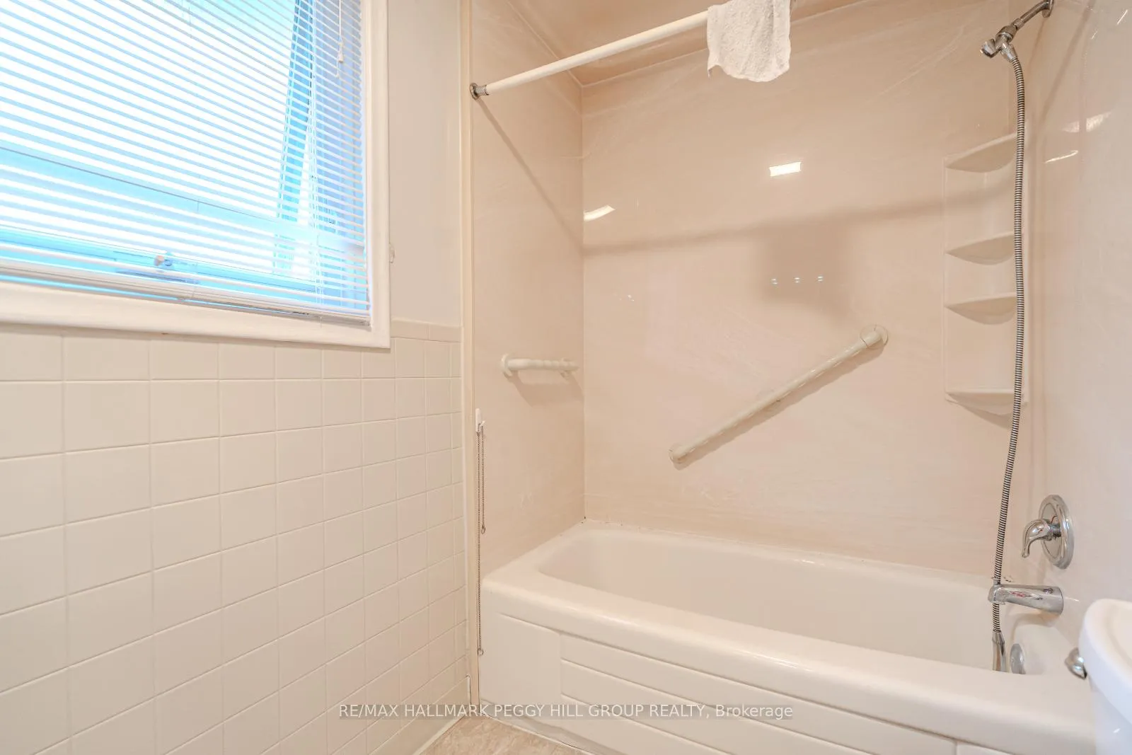 Photo 12 of 3 Pratt Road, Barrie, Wellington — HOMEH