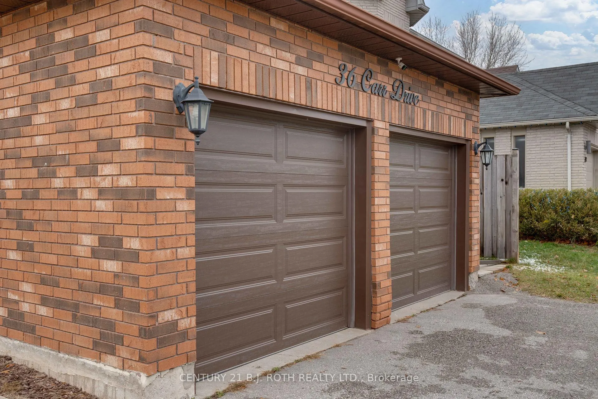 Photo 3 of 36 Carr Drive, Barrie, Letitia Heights — HOMEH