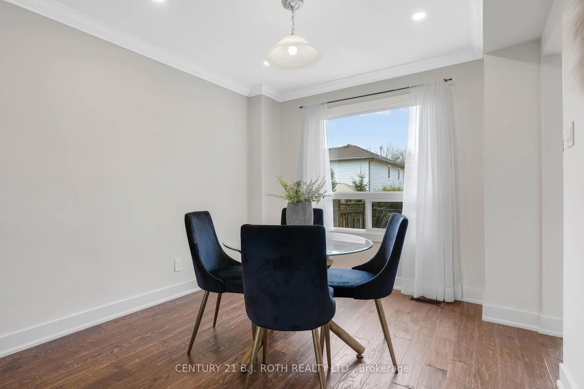 Photo 10 of 36 Carr Drive, Barrie, Letitia Heights — HOMEH
