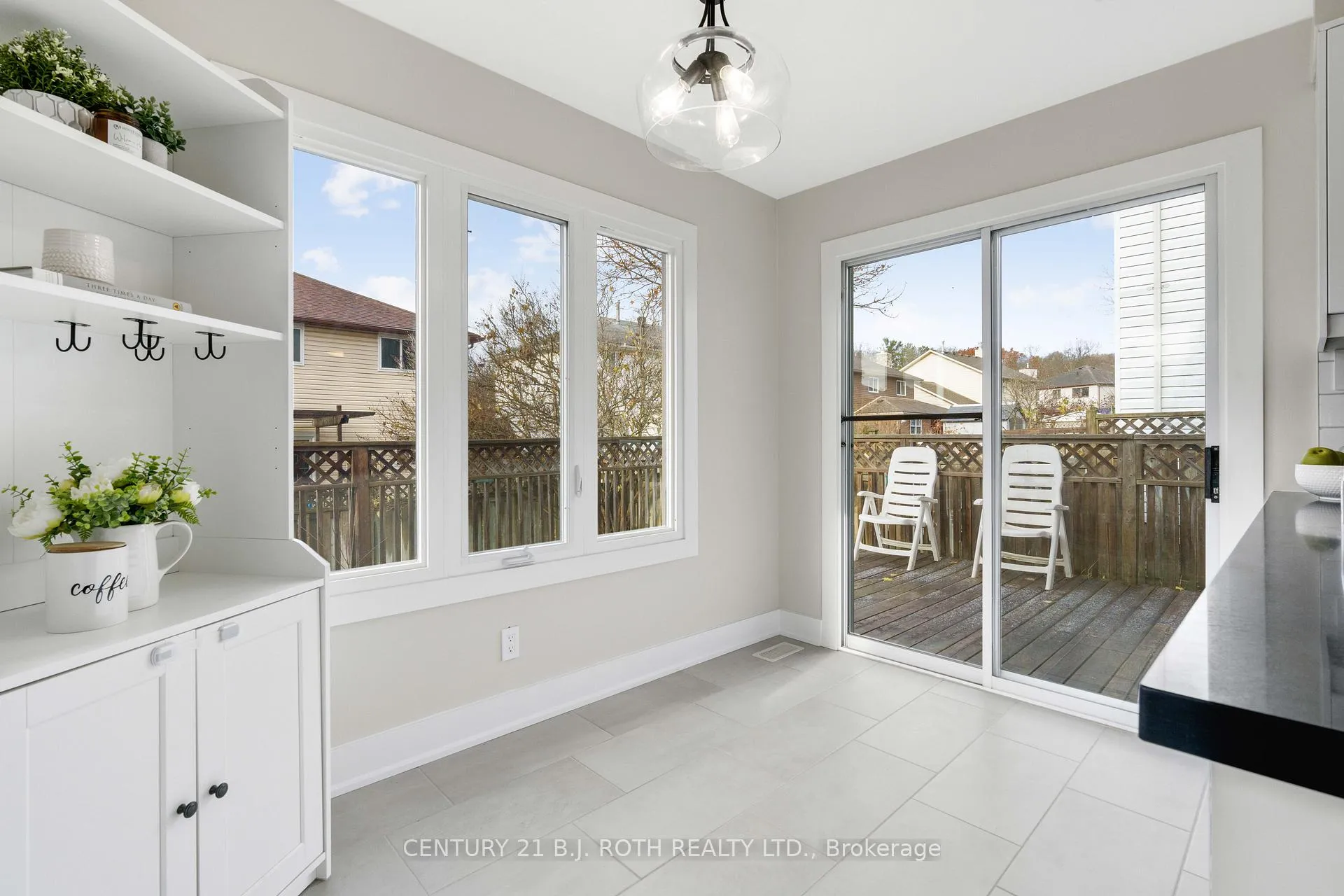 Photo 14 of 36 Carr Drive, Barrie, Letitia Heights — HOMEH