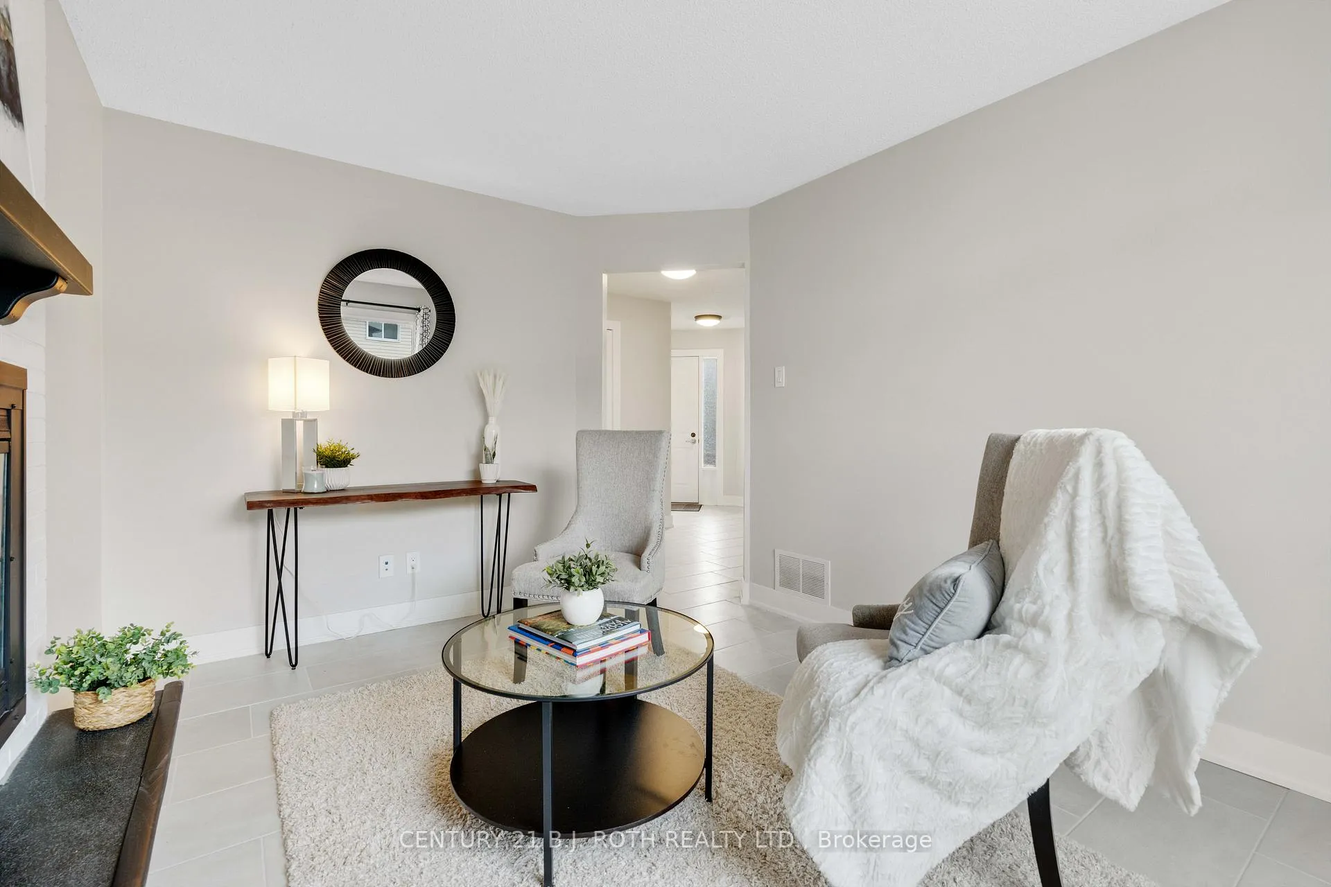 Photo 17 of 36 Carr Drive, Barrie, Letitia Heights — HOMEH