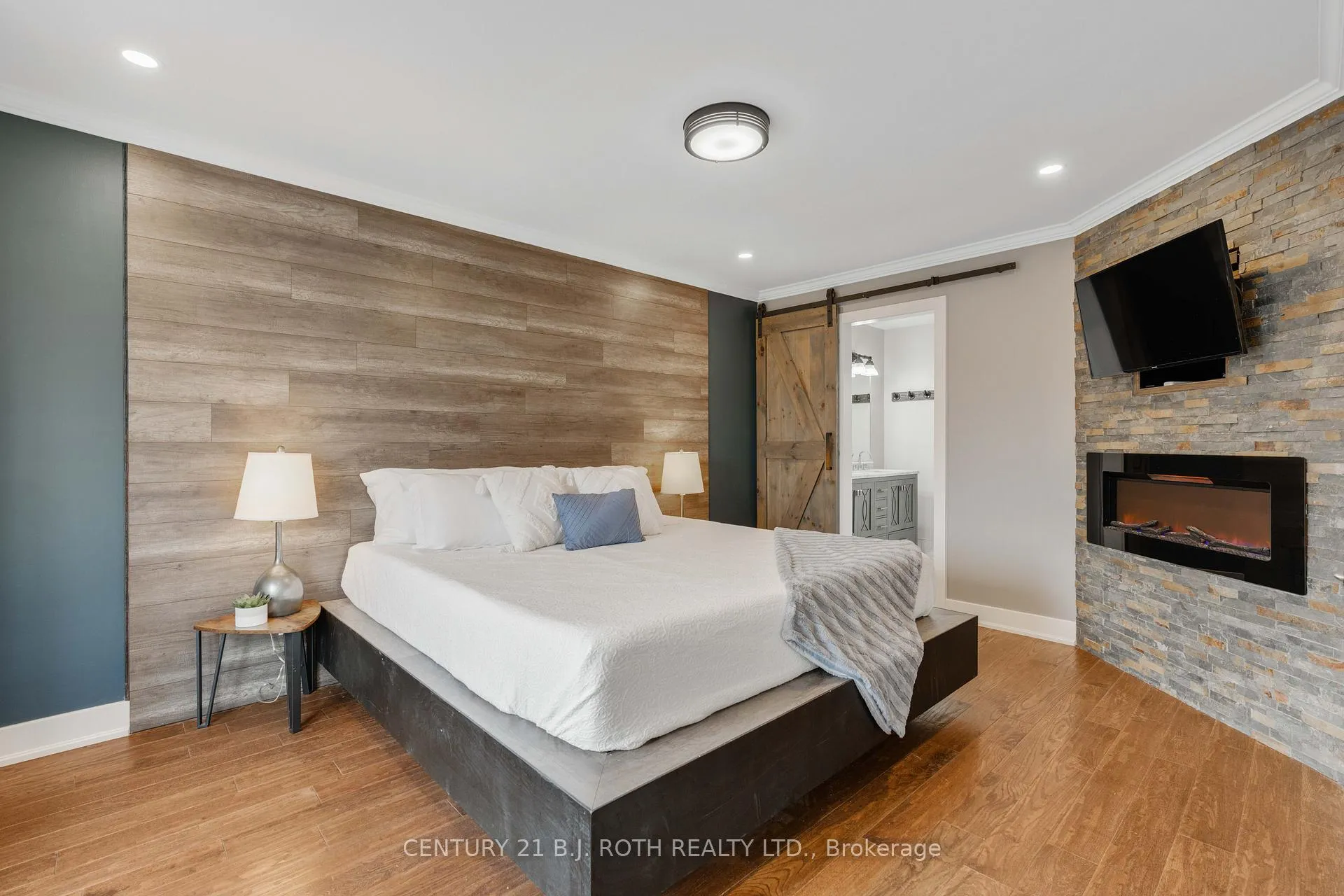 Photo 22 of 36 Carr Drive, Barrie, Letitia Heights — HOMEH