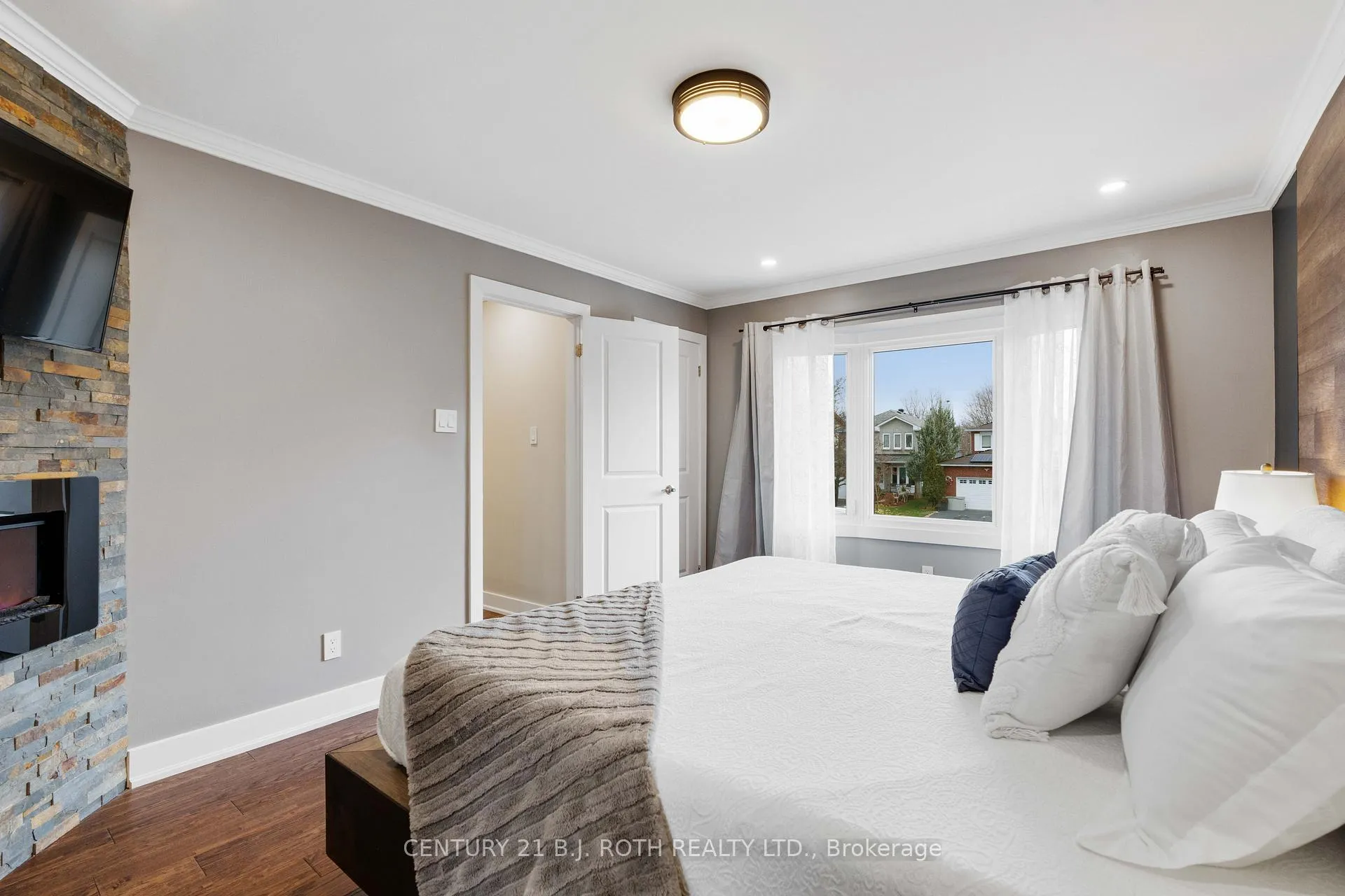 Photo 23 of 36 Carr Drive, Barrie, Letitia Heights — HOMEH