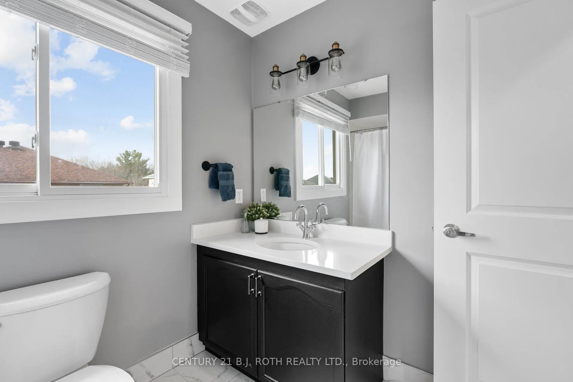 Photo 29 of 36 Carr Drive, Barrie, Letitia Heights — HOMEH