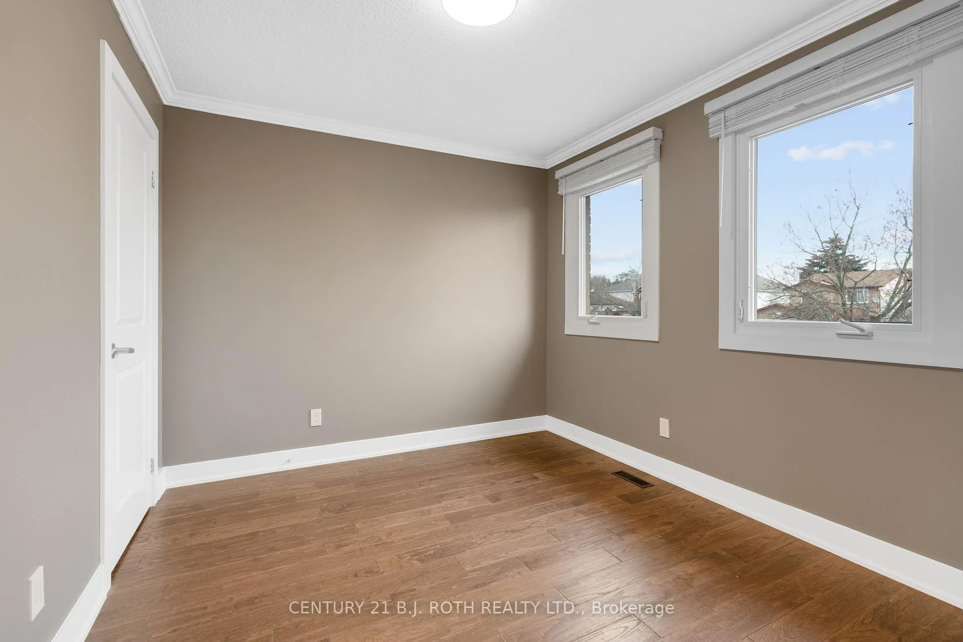 Photo 31 of 36 Carr Drive, Barrie, Letitia Heights — HOMEH