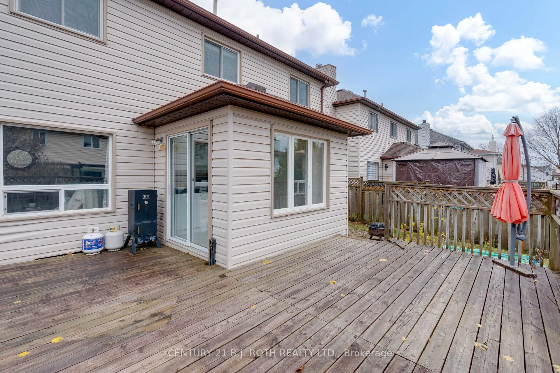 Photo 38 of 36 Carr Drive, Barrie, Letitia Heights — HOMEH
