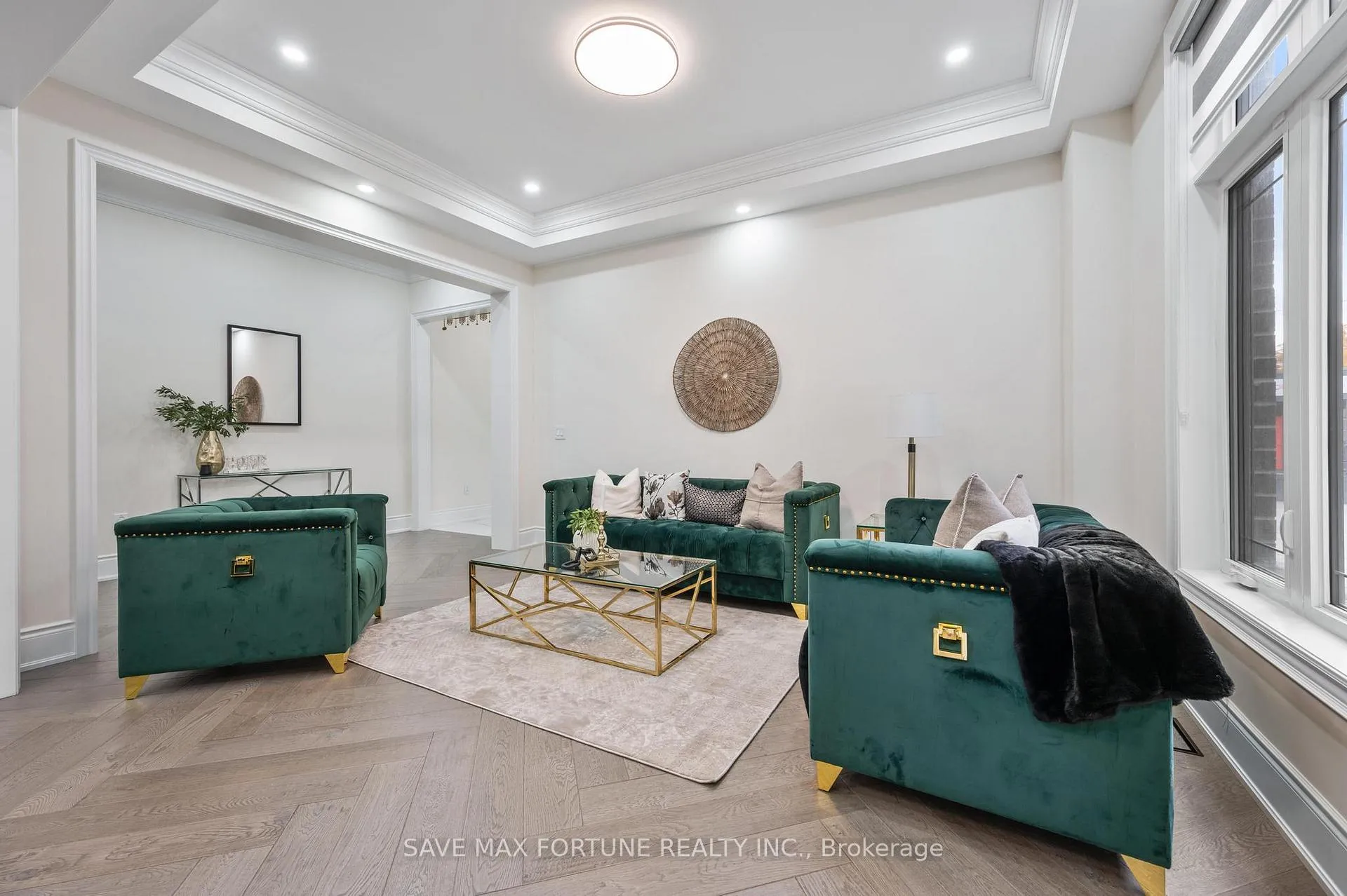 Photo 8 of 22 Pellegrini Dr E, Vaughan, Kleinburg — HOMEH