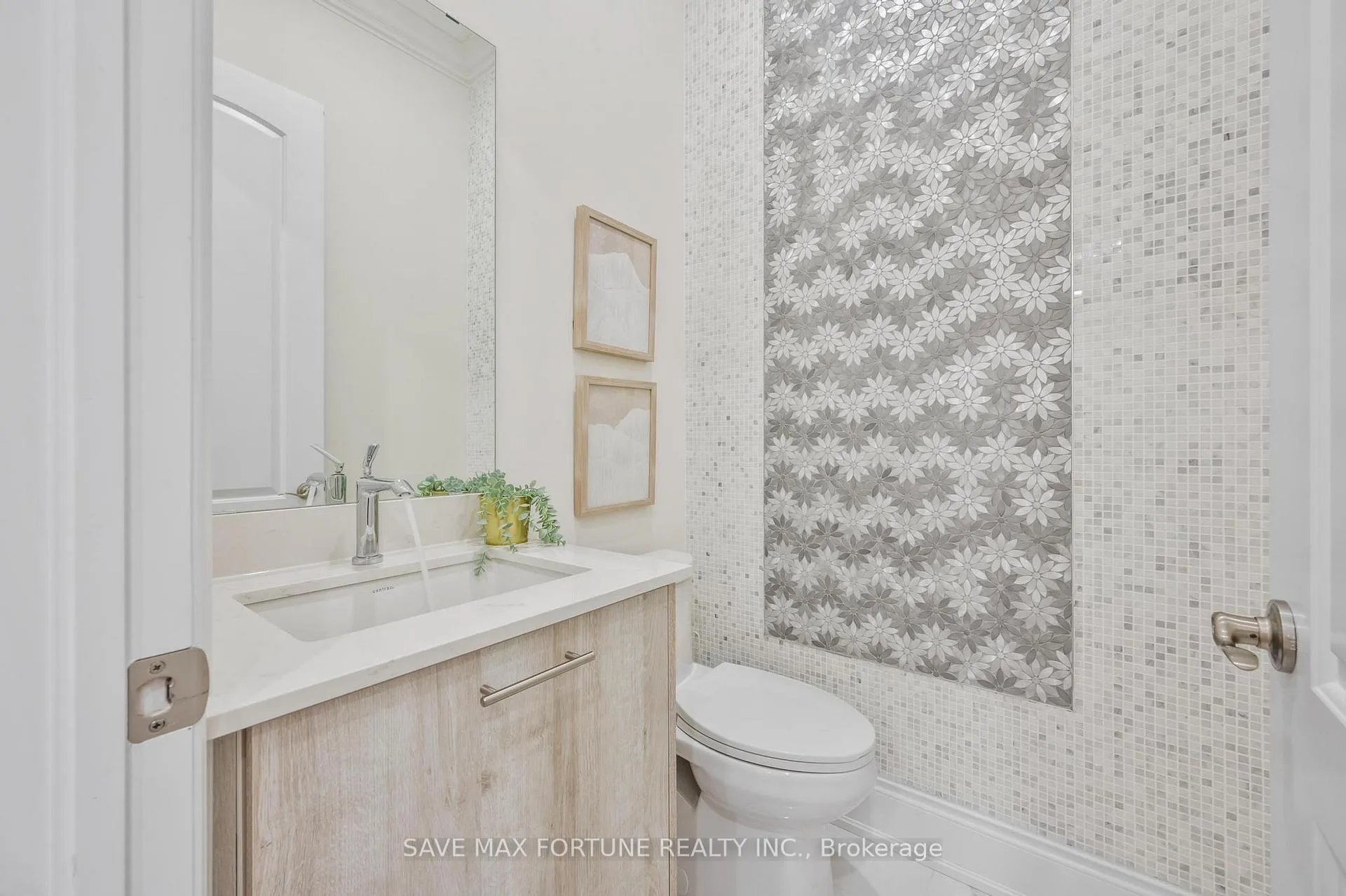 Photo 20 of 22 Pellegrini Dr E, Vaughan, Kleinburg — HOMEH