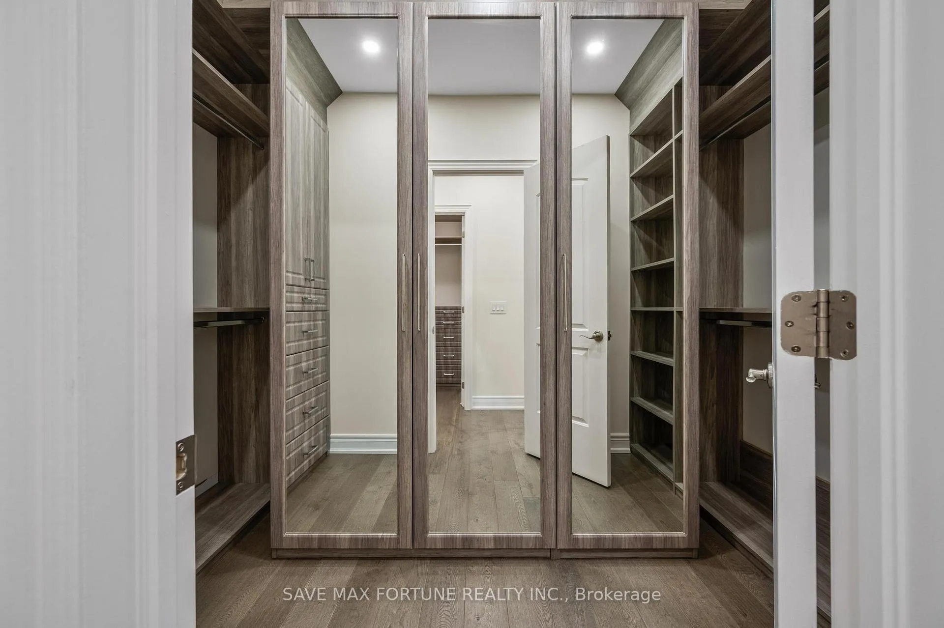 Photo 24 of 22 Pellegrini Dr E, Vaughan, Kleinburg — HOMEH