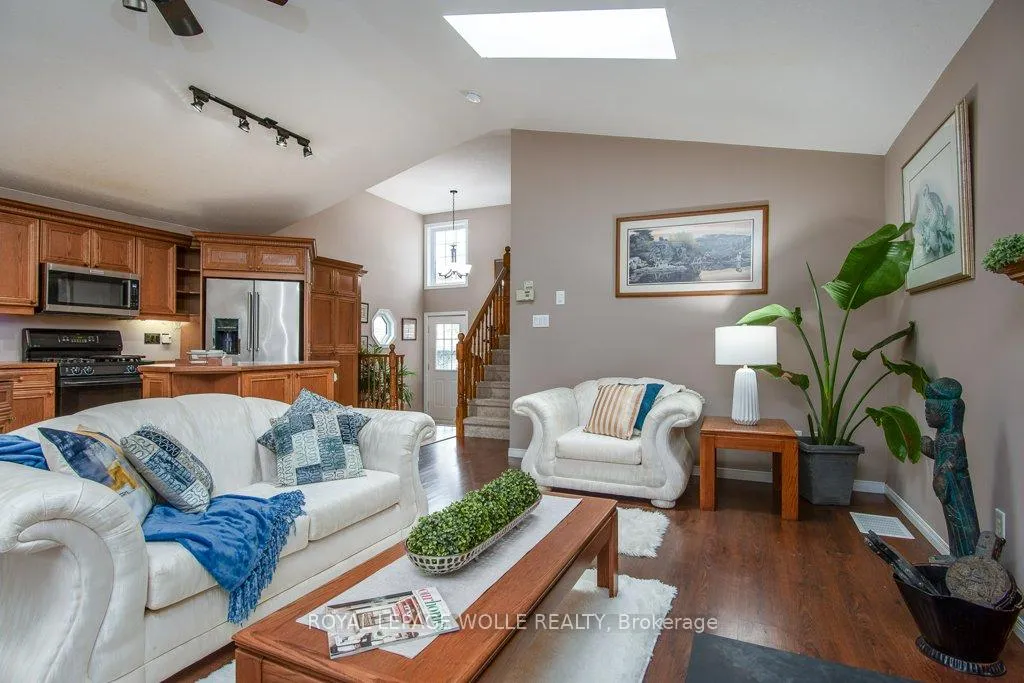 Photo 11 of 323 Pastern Trail, Waterloo — HOMEH