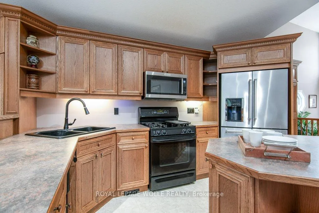 Photo 16 of 323 Pastern Trail, Waterloo — HOMEH