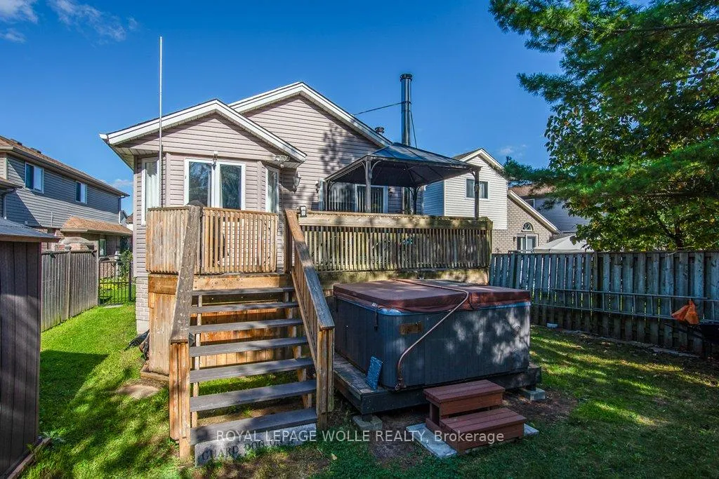 Photo 33 of 323 Pastern Trail, Waterloo — HOMEH