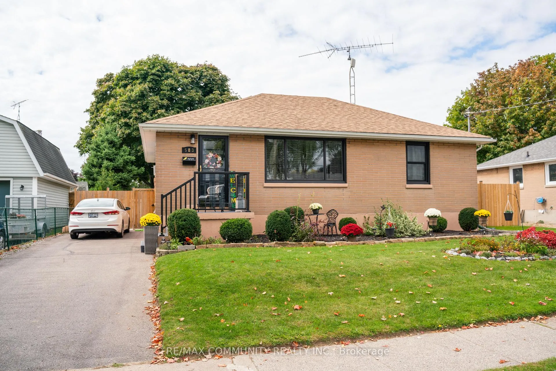 Photo 2 of 583 Burnham Street, Cobourg — HOMEH