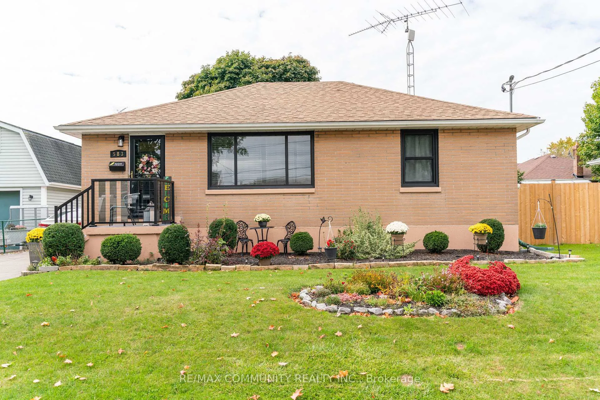 Photo 3 of 583 Burnham Street, Cobourg — HOMEH