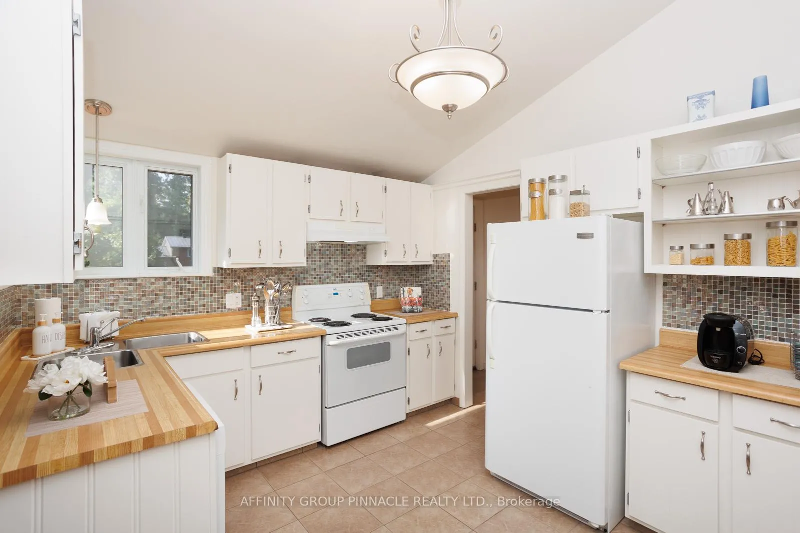 Photo 10 of 71 Fifth Street, Brock, Beaverton — HOMEH
